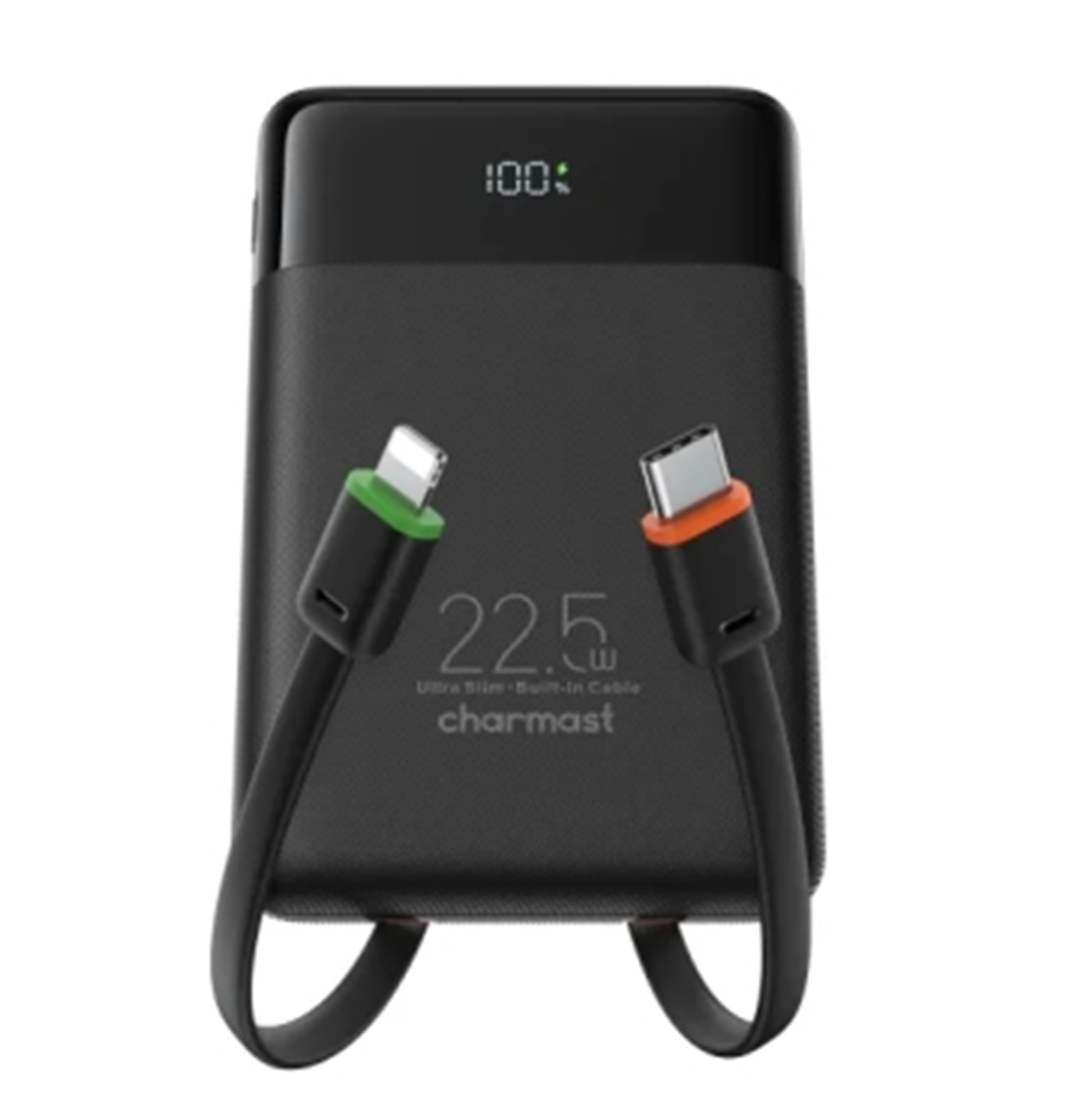 Power bank nera con carica 100%, 22,5W e cavi Lightning e USB-C integrati.