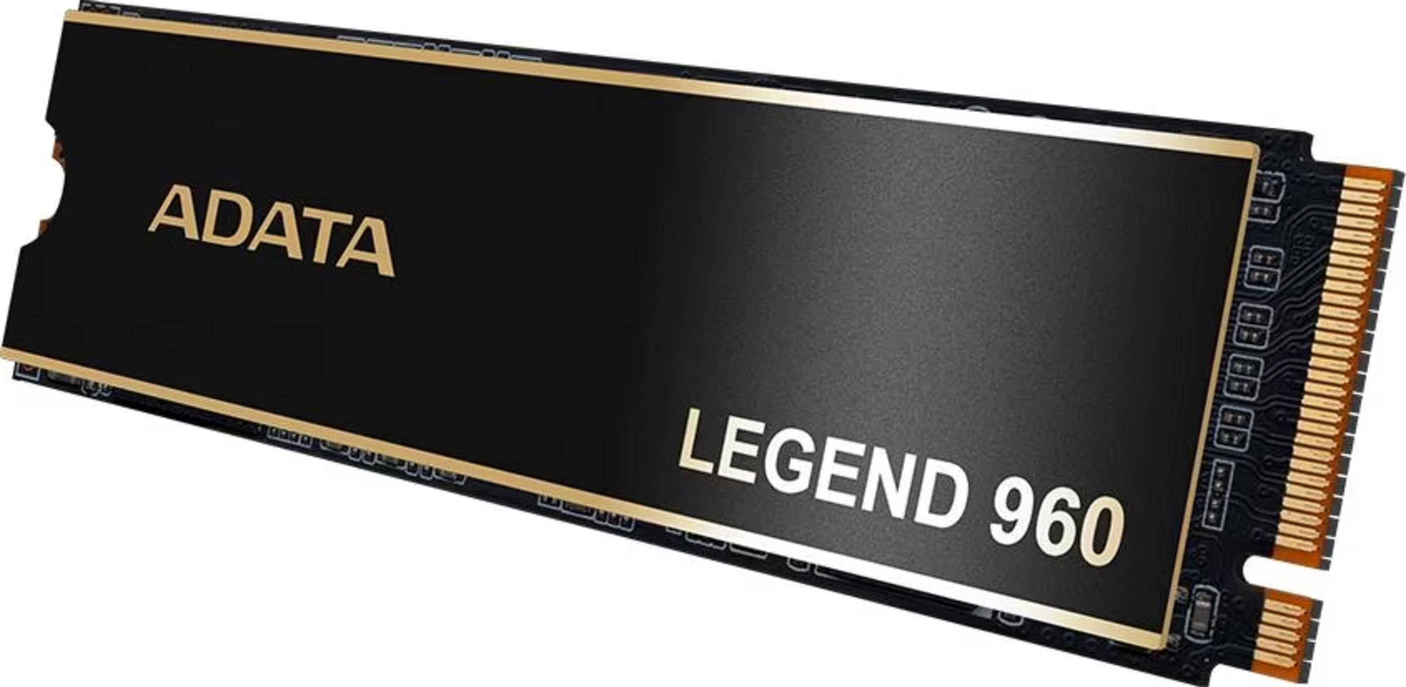 Dysk SSD ADATA LEGEND 960, czarny radiator ze złotym obrzeżem.