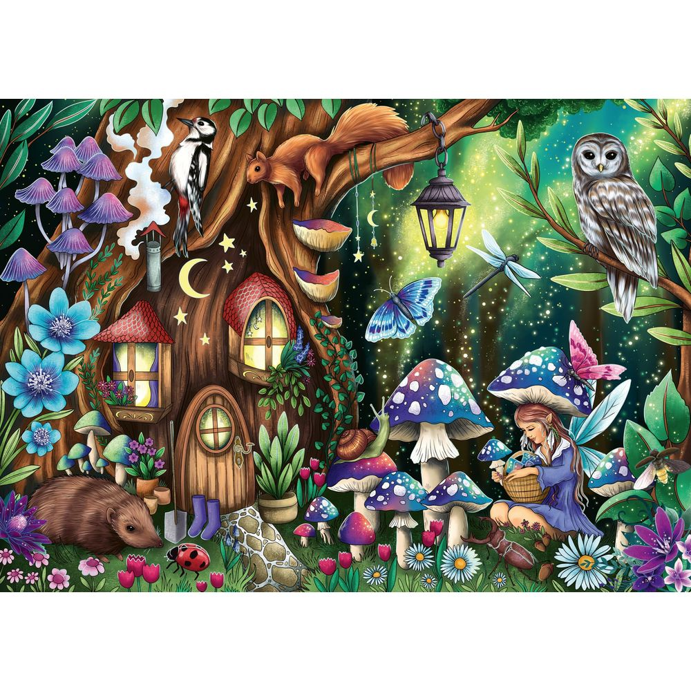 Scena di foresta fiabesca con casa sull'albero, animali e funghi magici.