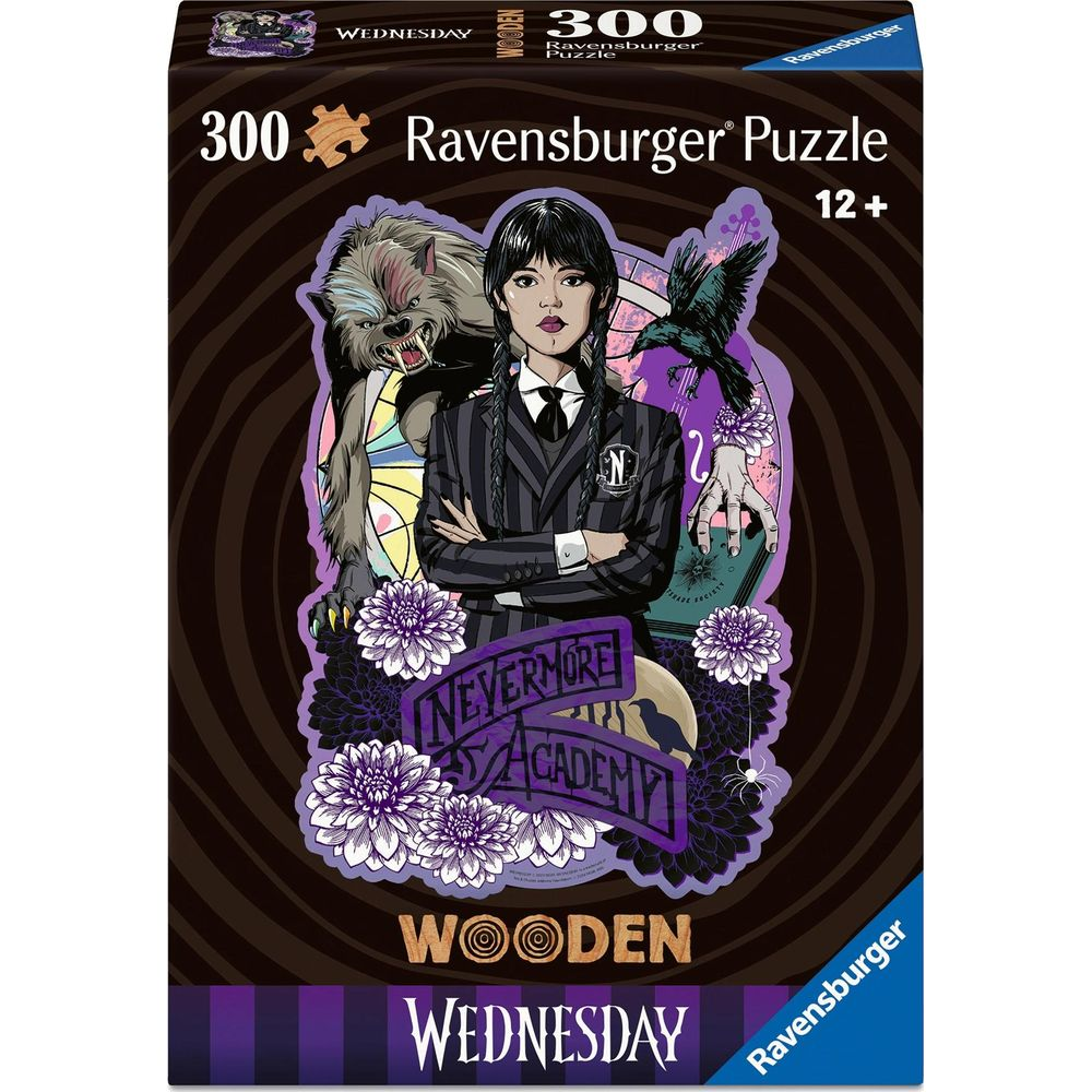 Mercoledì con lupo mannaro, corvo e fiori davanti alla Nevermore Academy.