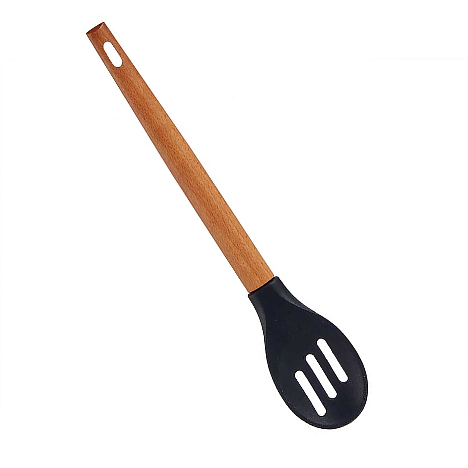 Una cuchara de cocina con mango de madera y cabeza de silicona negra ranurada.