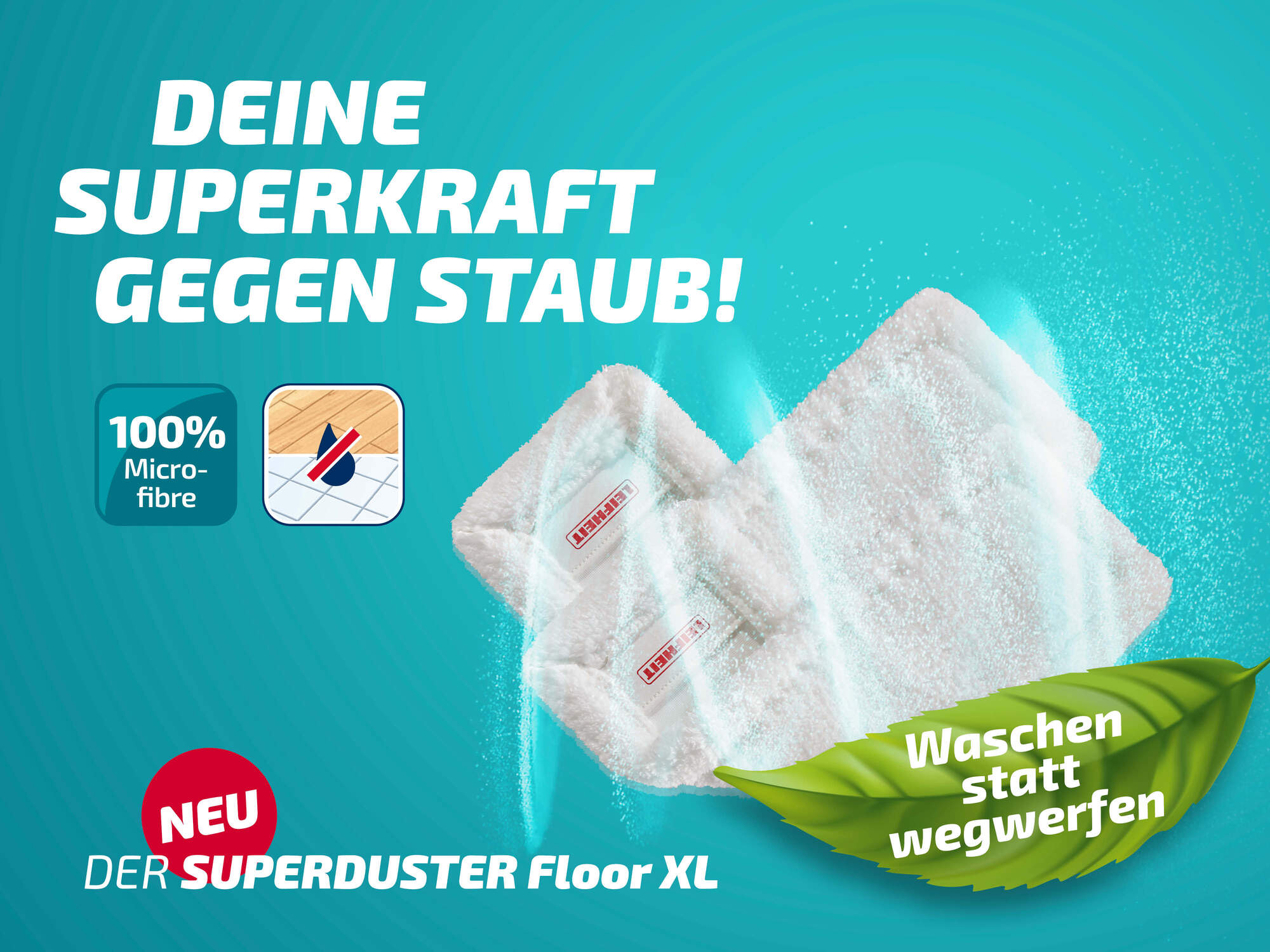 Weiße Mikrofasertücher mit Staubpartikeln auf türkisem Hintergrund.