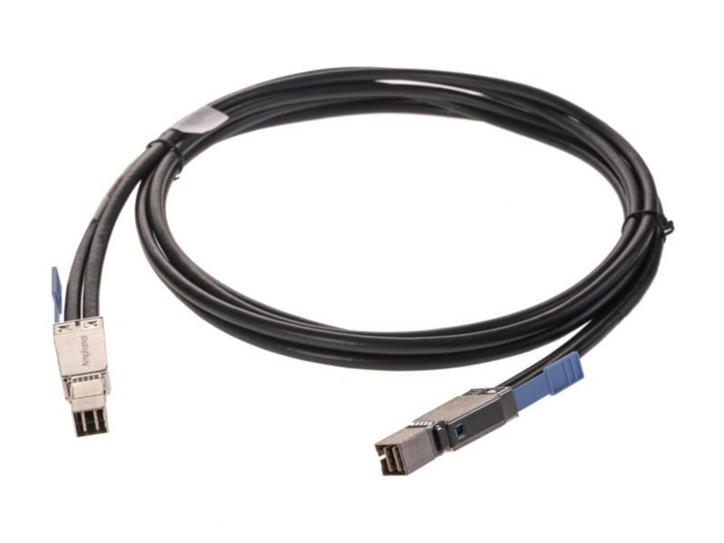 Cavo nero con due connettori SFP, un connettore ha una linguetta blu.
