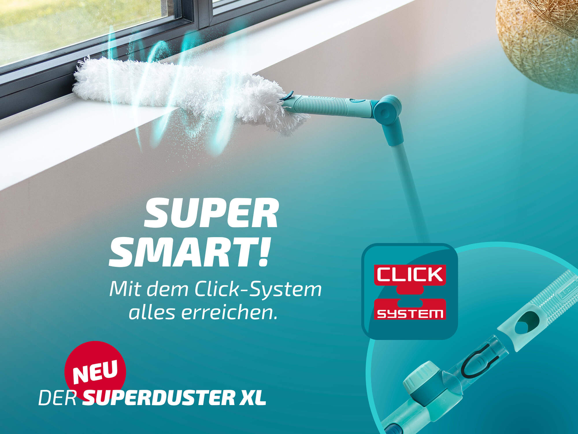 Ein Staubwedel mit Click-System reinigt eine Fensterbank. Neu: Superduster XL.