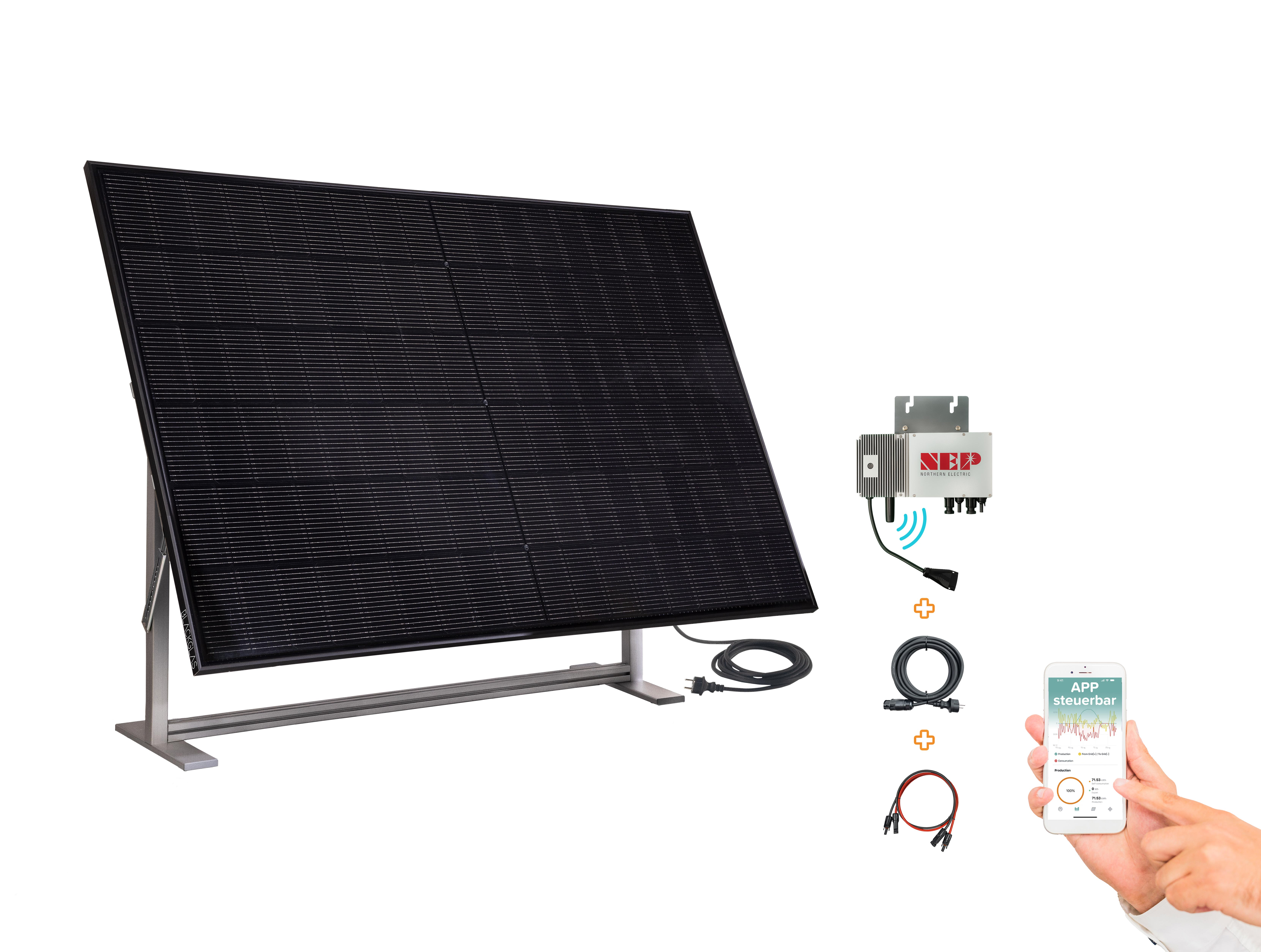 Schwarzes Solarmodul mit Zubehör: Wechselrichter, Kabel und App-Anzeige auf Smartphone.