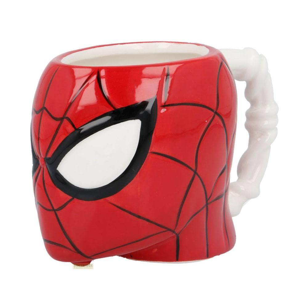 Una taza roja de Spiderman con patrones de telaraña negros y un asa blanca.