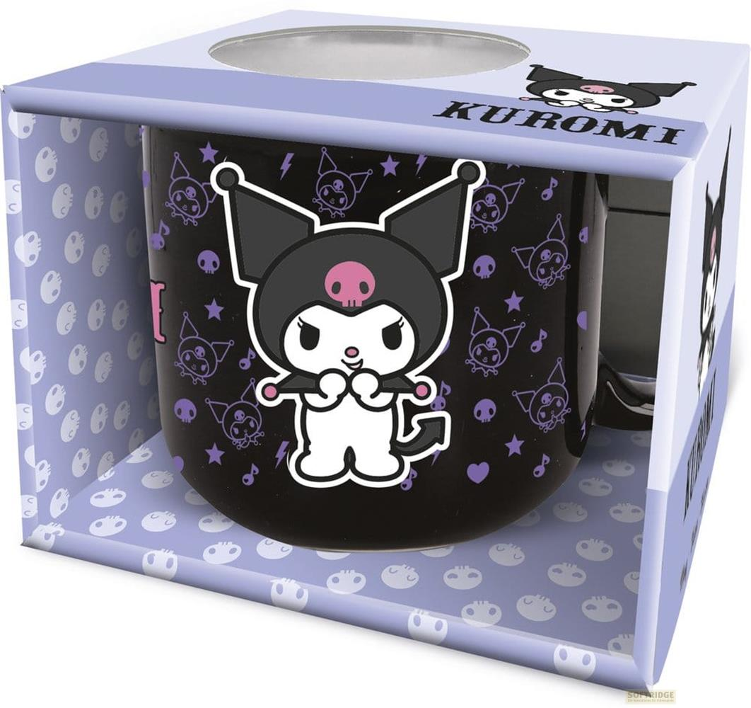 Eine schwarze Tasse mit Kuromi-Figur und lila Mustern in einer Schachtel.