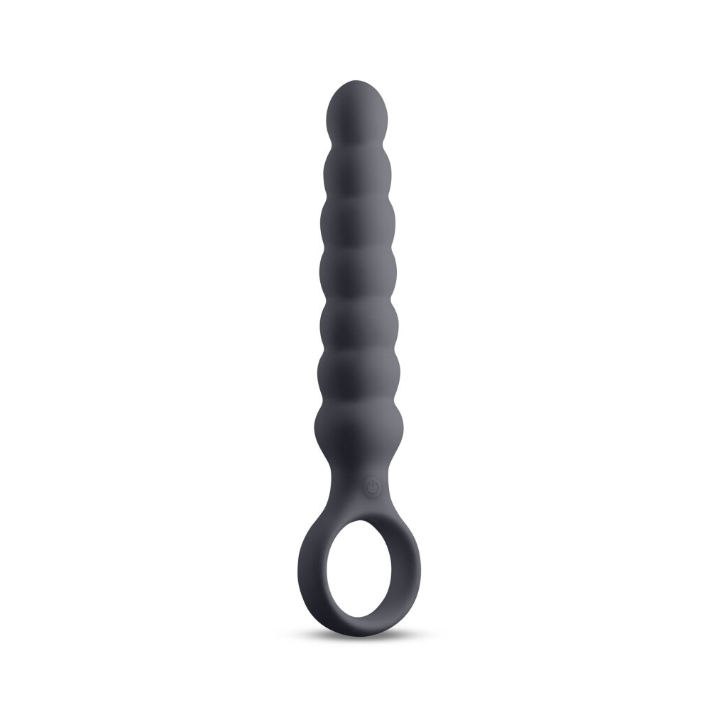 Ein dunkler, gerippter Stab mit einem Ring am Ende, der auf einem weißen Hintergrund liegt.