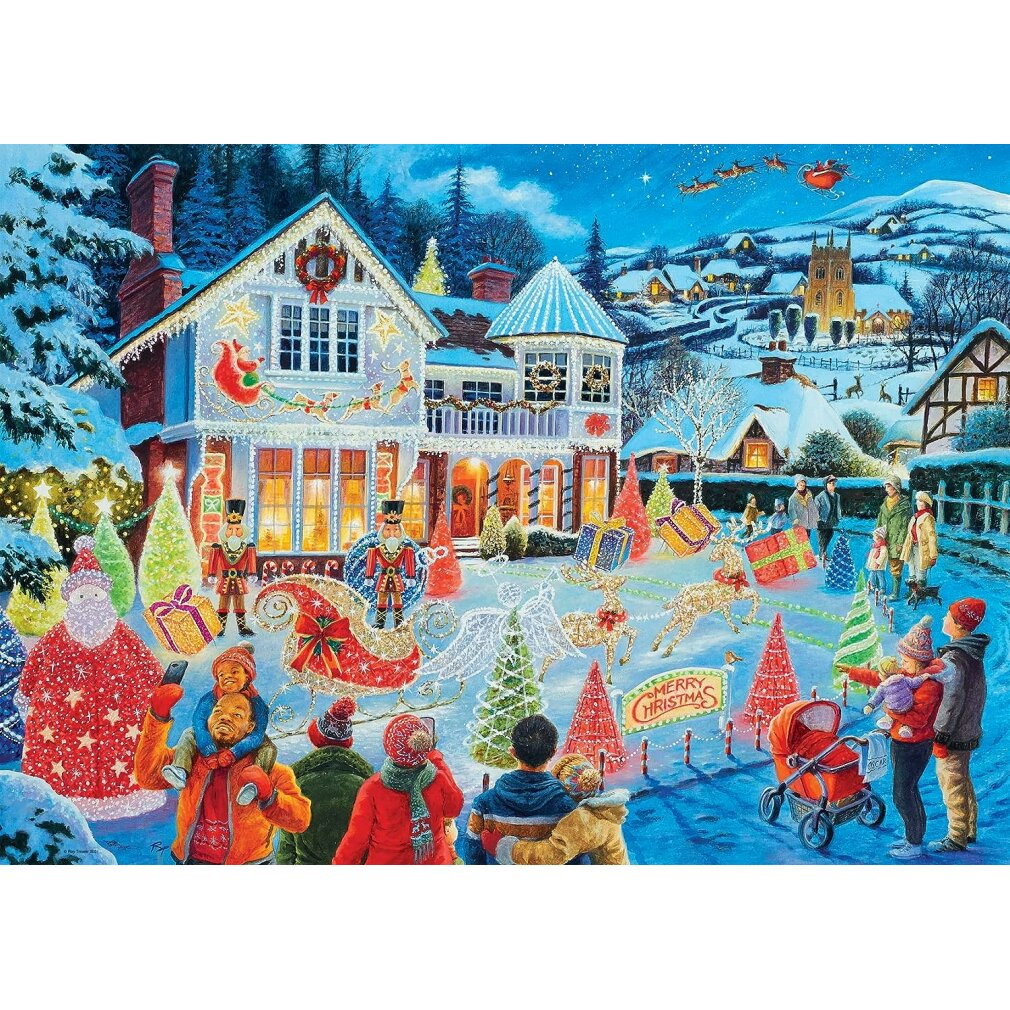 Scena di villaggio innevato con casa decorata, schiaccianoci, slitta e persone che ammirano le luci di Natale.