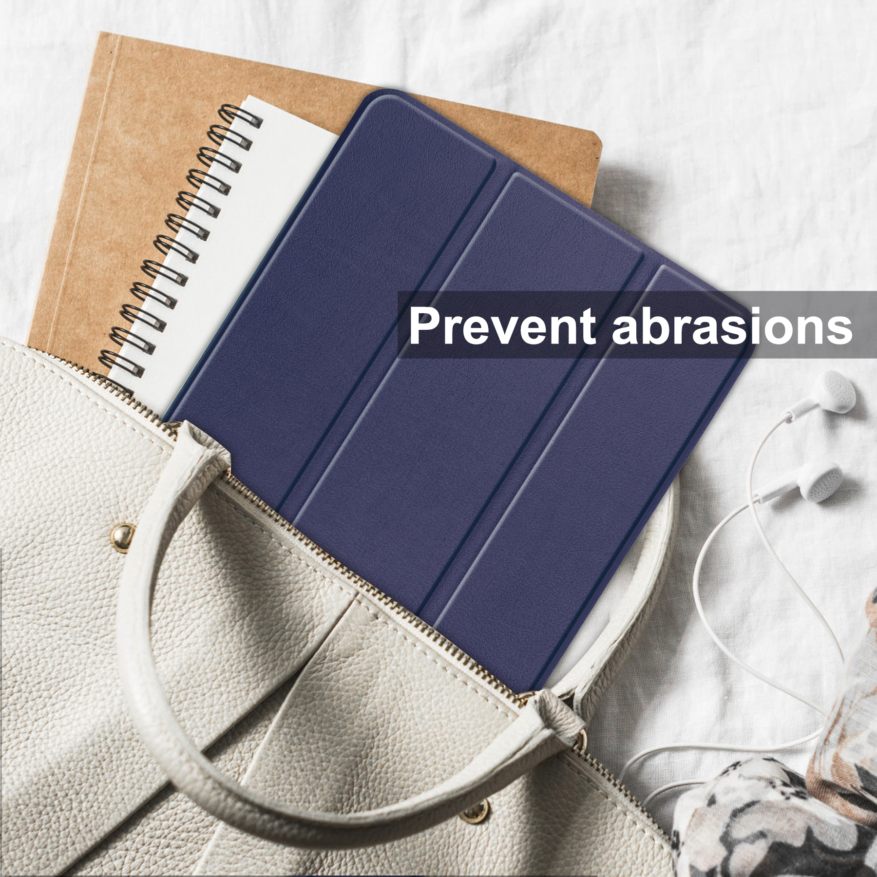Una custodia blu per tablet con quaderni e auricolari dentro una borsa.