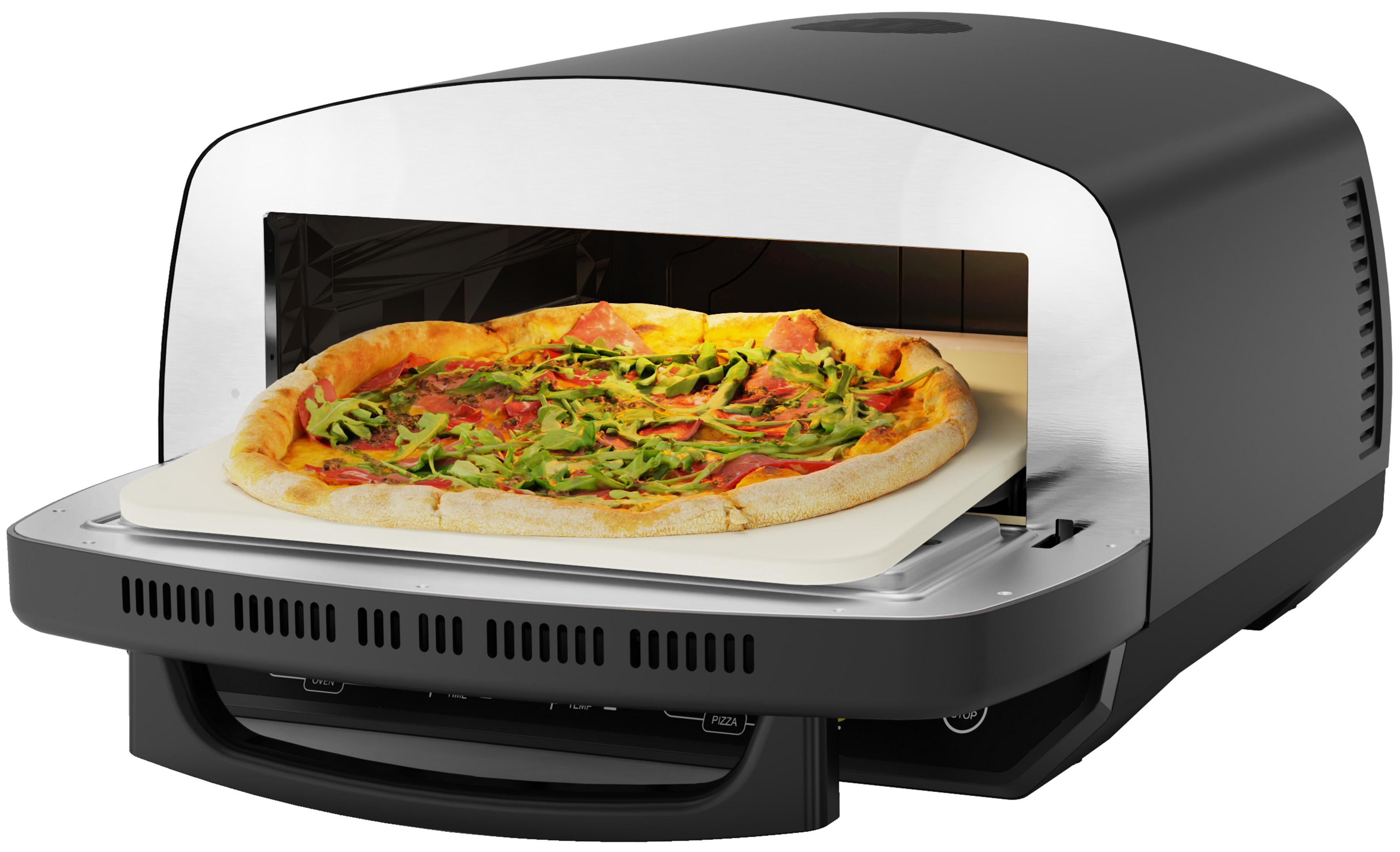 Ein Pizzaofen mit einer dampfenden Pizza innen.