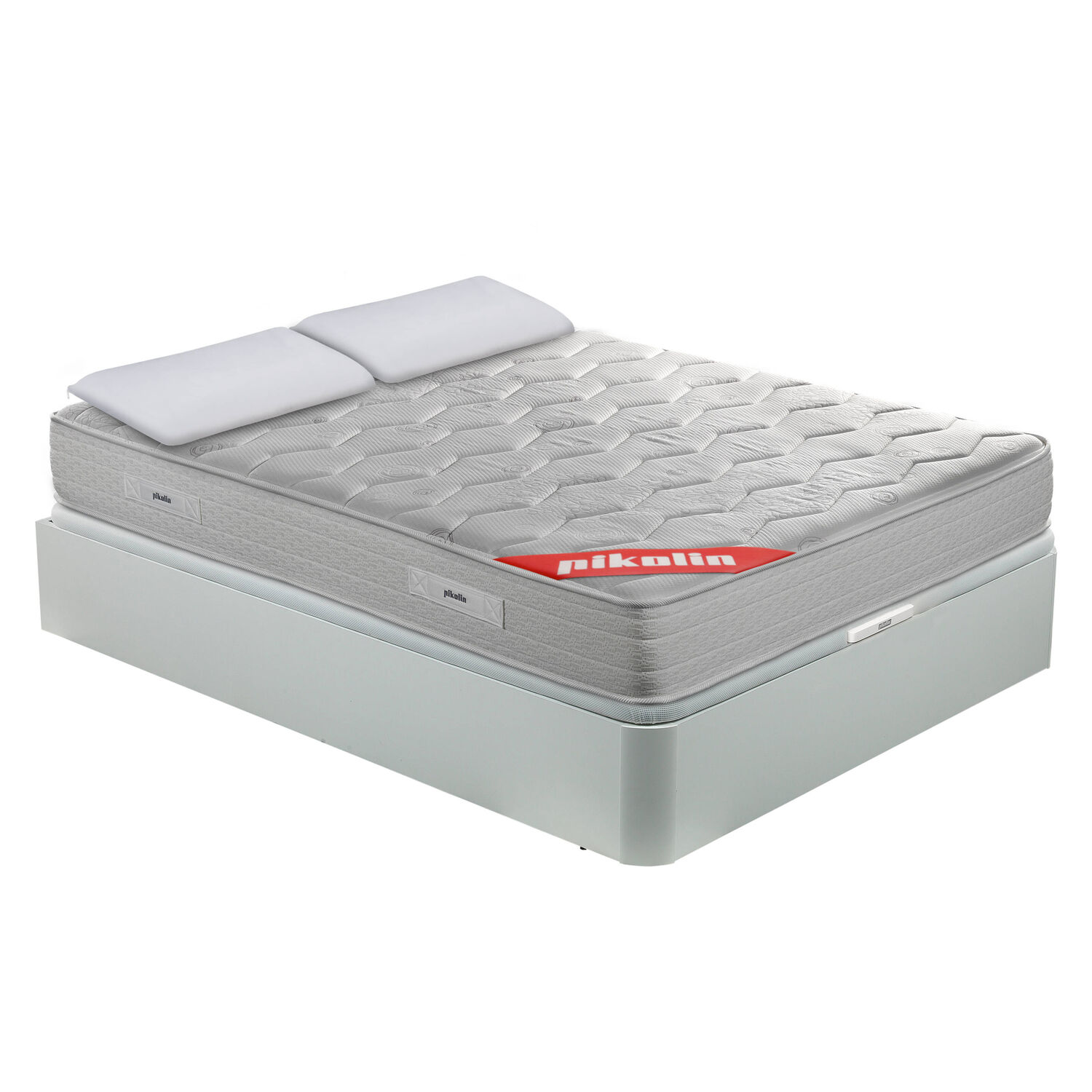 Colchón gris con dos almohadas blancas sobre base gris. Logo rojo.