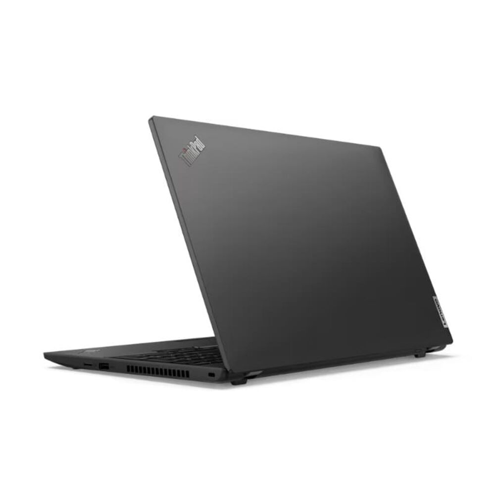 Kapalı, koyu renkli ThinkPad logolu dizüstü bilgisayar, beyaz arka plan üzerinde.