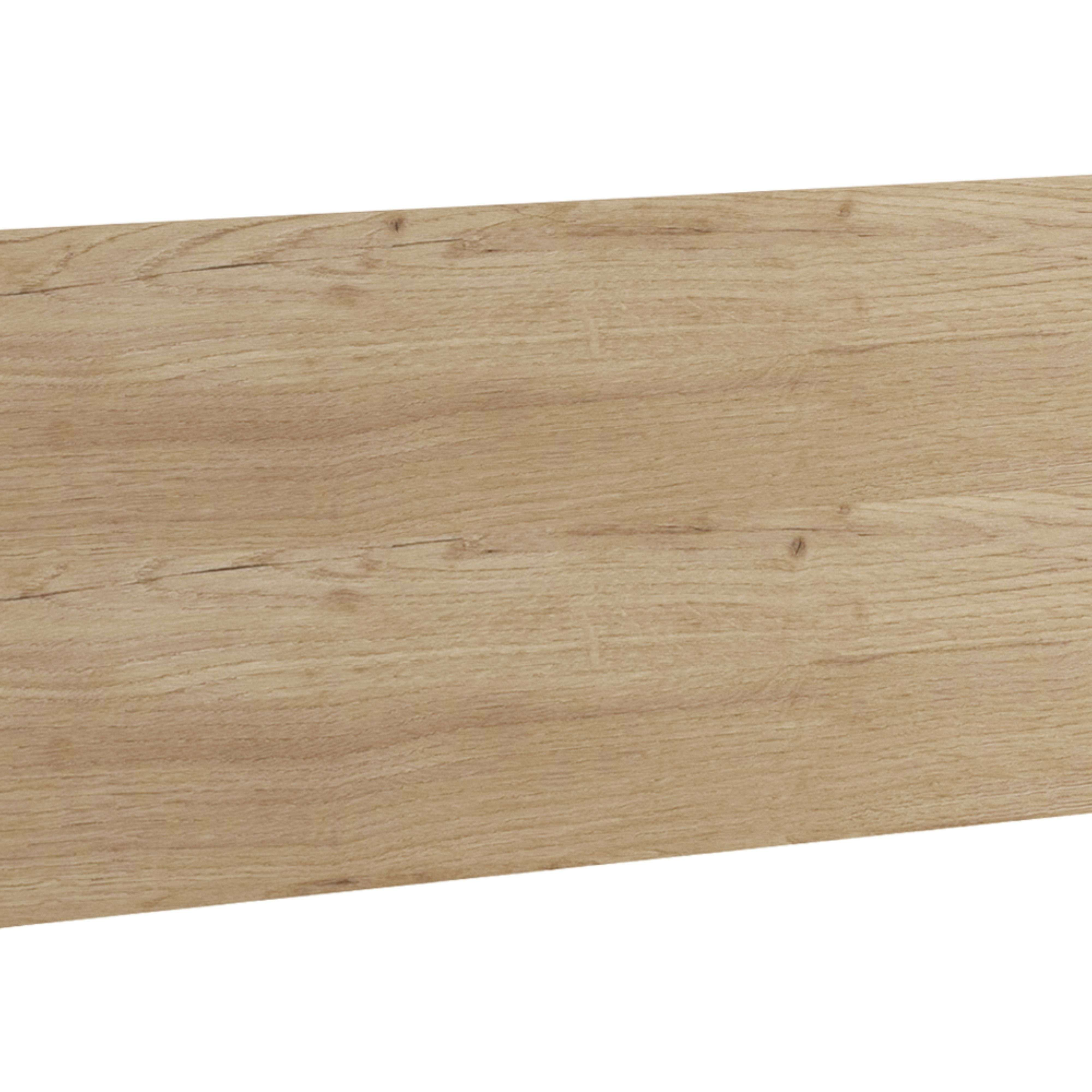 Tablón de madera con veta sobre fondo blanco.