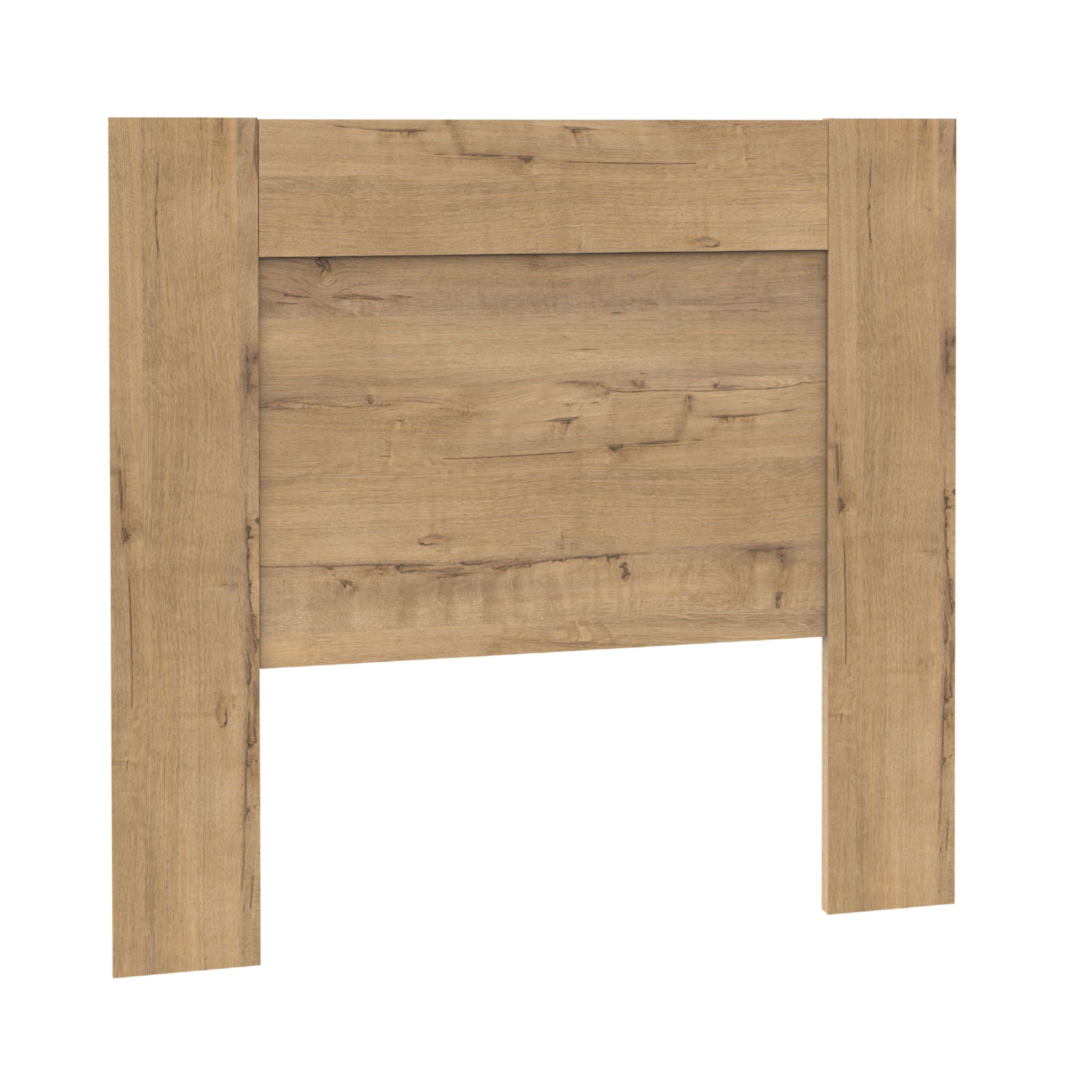 Un cabecero de madera marrón claro con tablas verticales y horizontales.