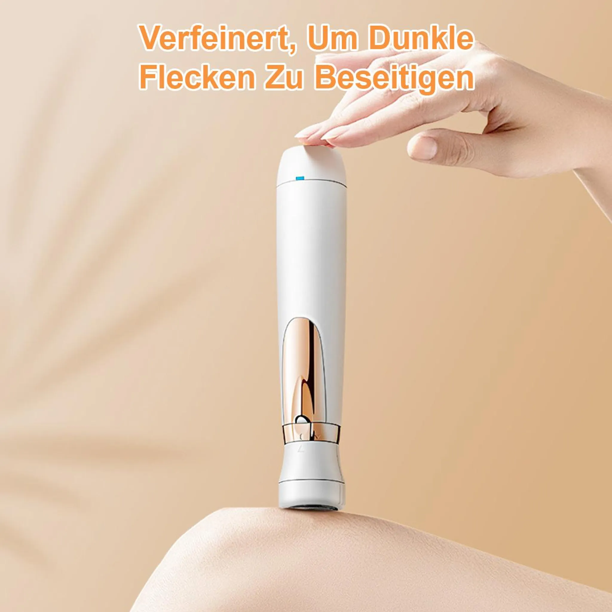 Eine Hand hält ein weißes Gerät zur Entfernung dunkler Flecken über Haut.