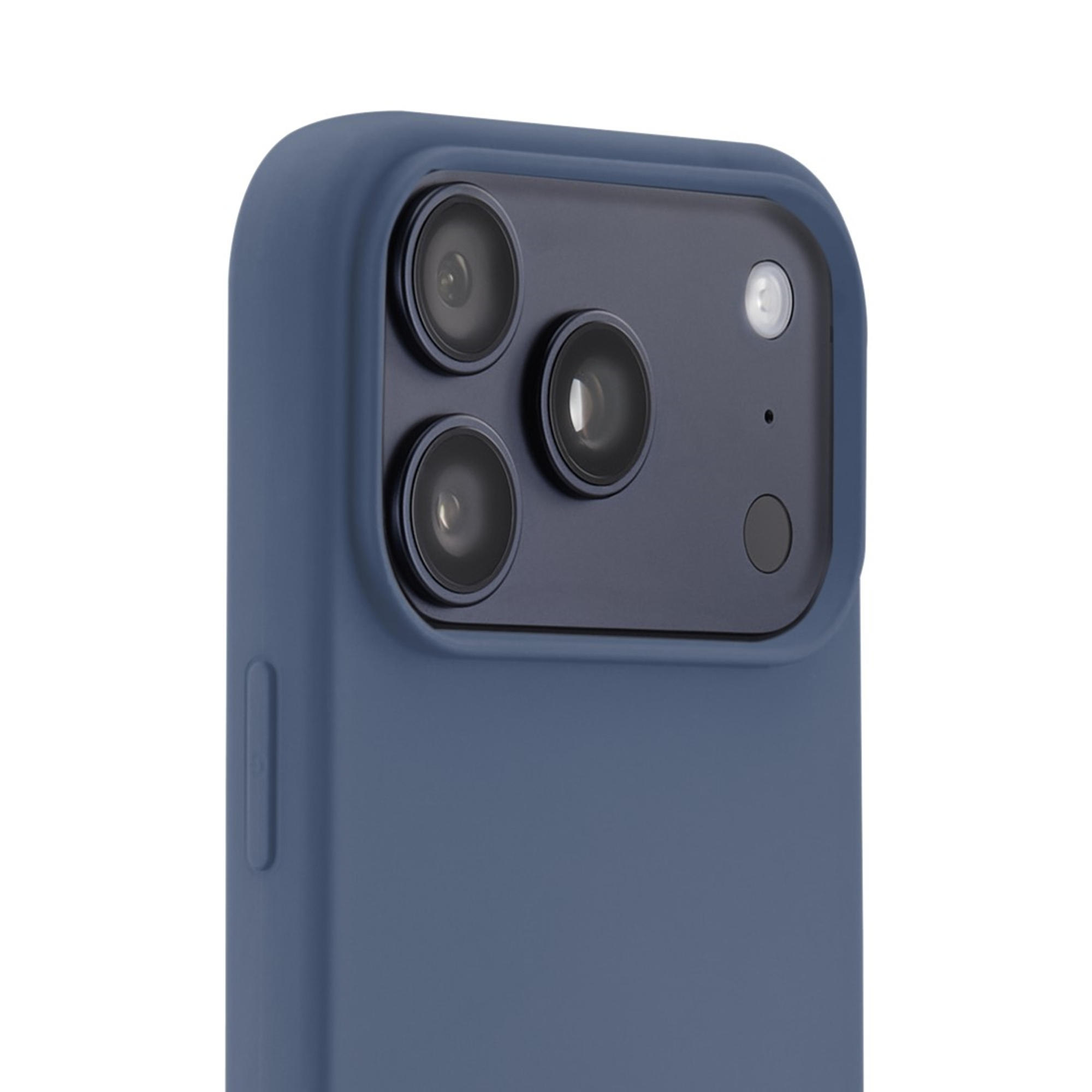 Nahaufnahme einer blauen Handyhülle mit einem Kameramodul mit drei Linsen und Blitz.
