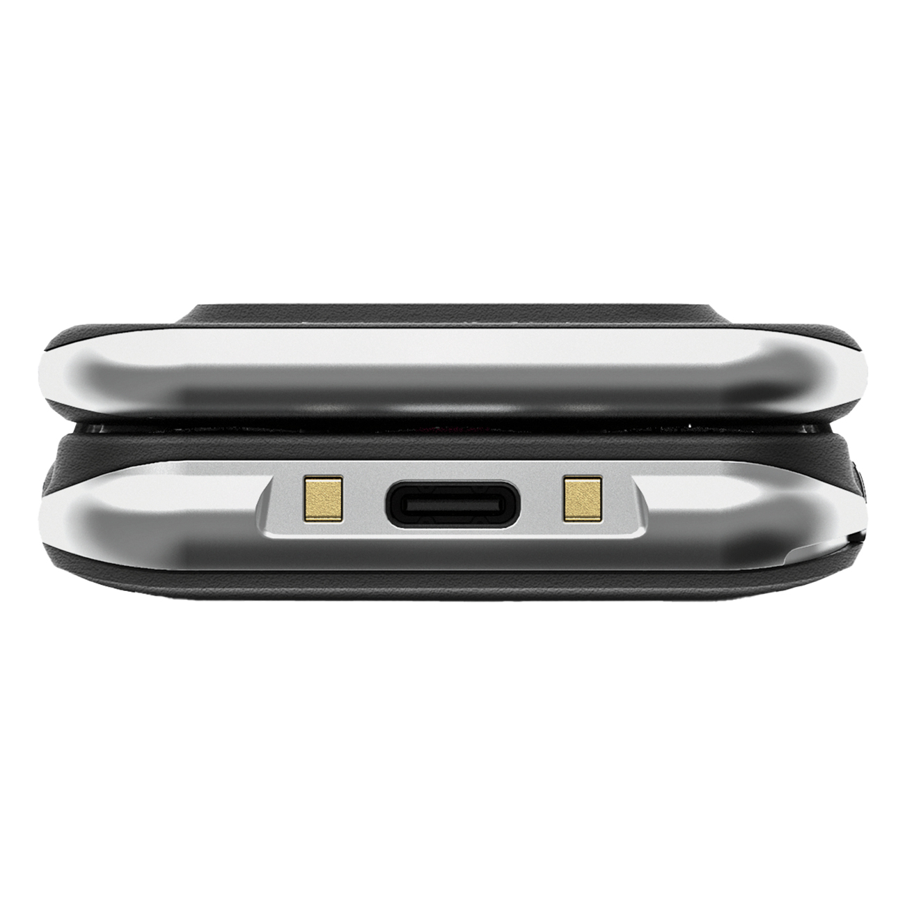 Primo piano di uno smartphone chiuso che mostra una porta USB-C e pin dorati.