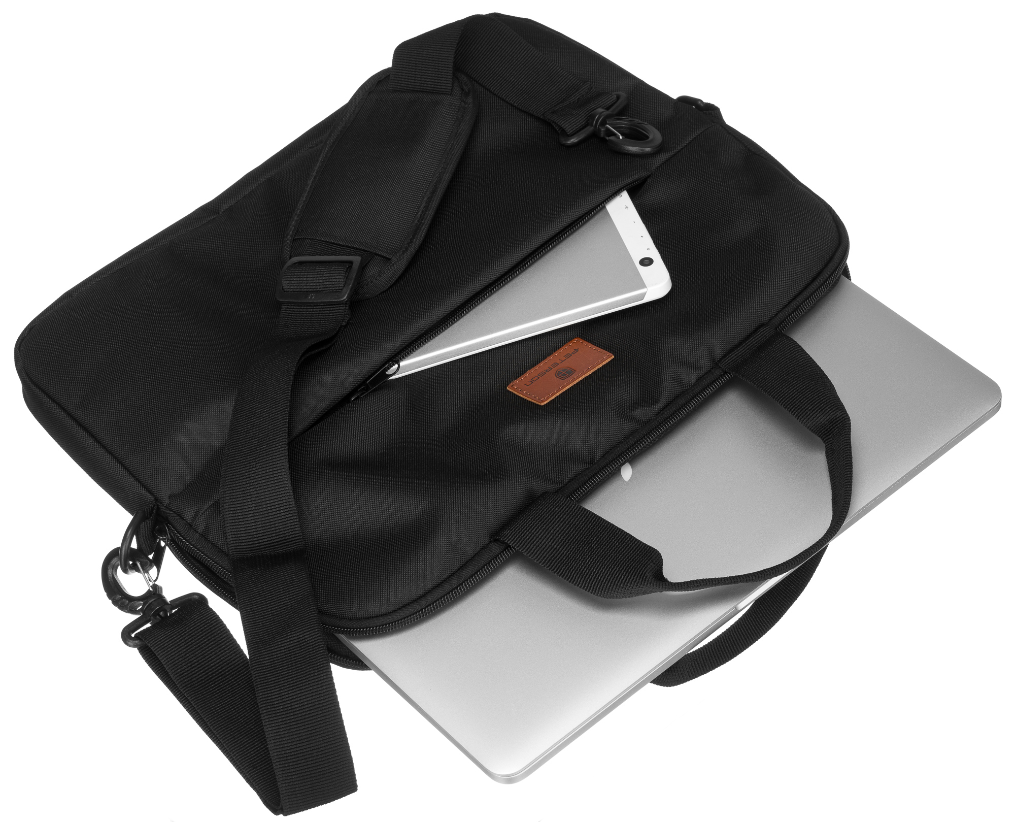 Czarna torba na laptopa z laptopem i tabletem w środku, białe tło.