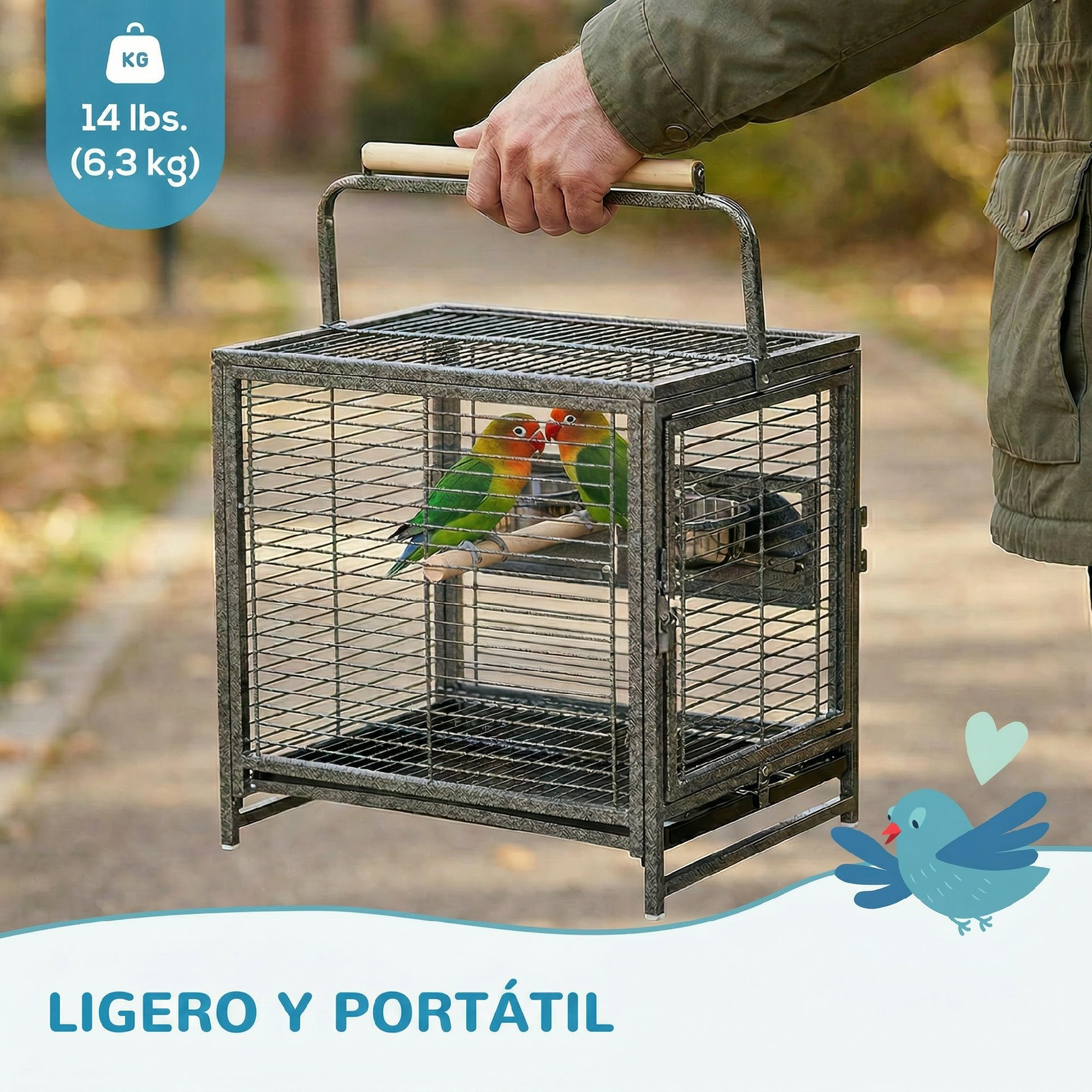 Un hombre lleva una jaula con dos pájaros coloridos dentro.