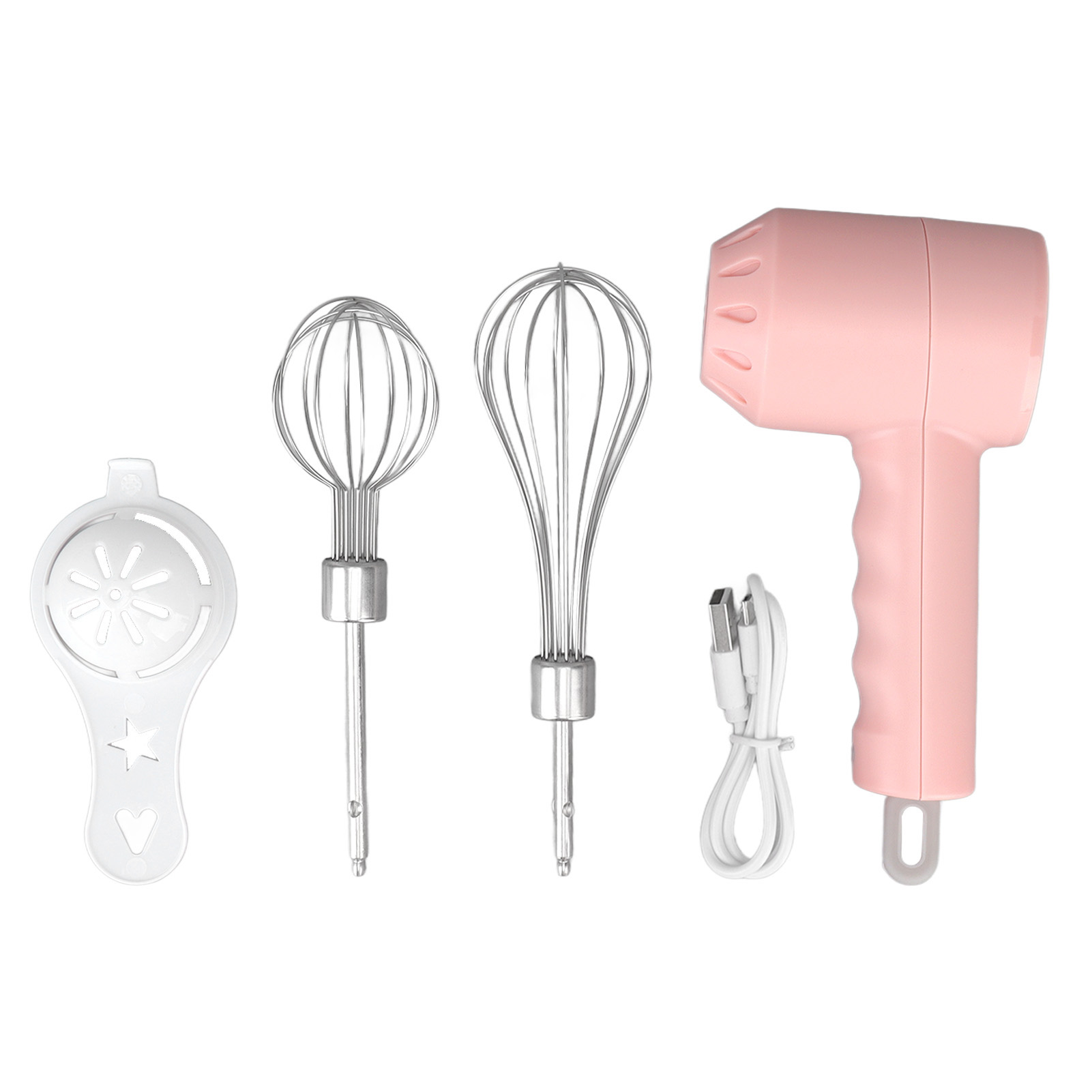 Ein rosa Handmixer mit Schneebesen, Ei-Trenner und USB-Kabel auf weißem Hintergrund.