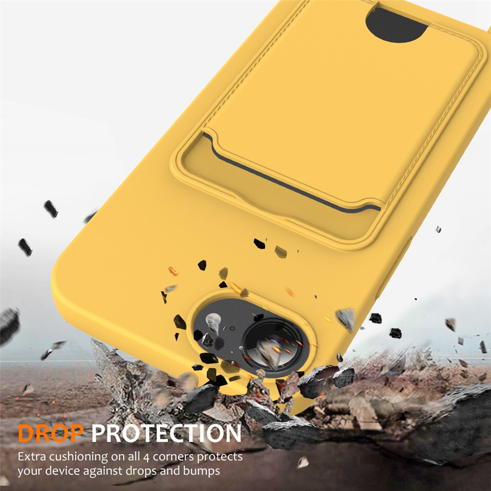 Coque de téléphone jaune avec porte-cartes, montrée se protégeant des rochers.