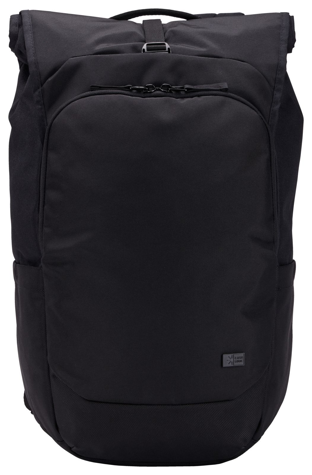 Schwarzer Rucksack mit Reißverschlusstasche und Logo auf der Vorderseite.