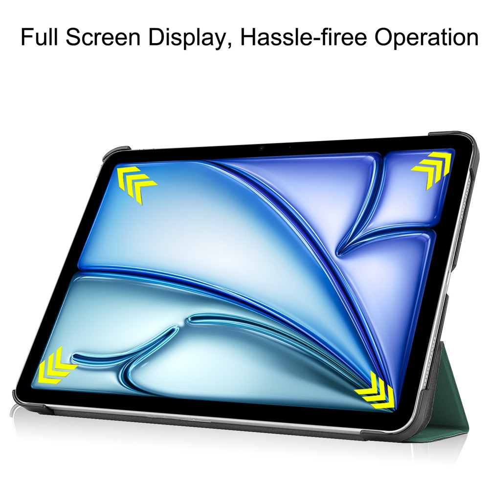 Tablet in dunkler grüner Hülle mit blauem Tapetenmuster und gelben Eckmarkierungen.