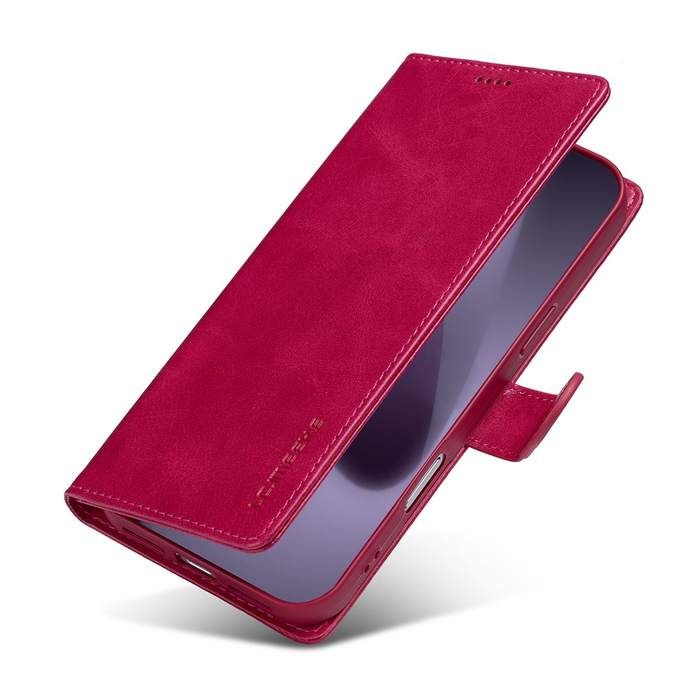 Custodia a libro in pelle rossa per smartphone, su sfondo bianco.