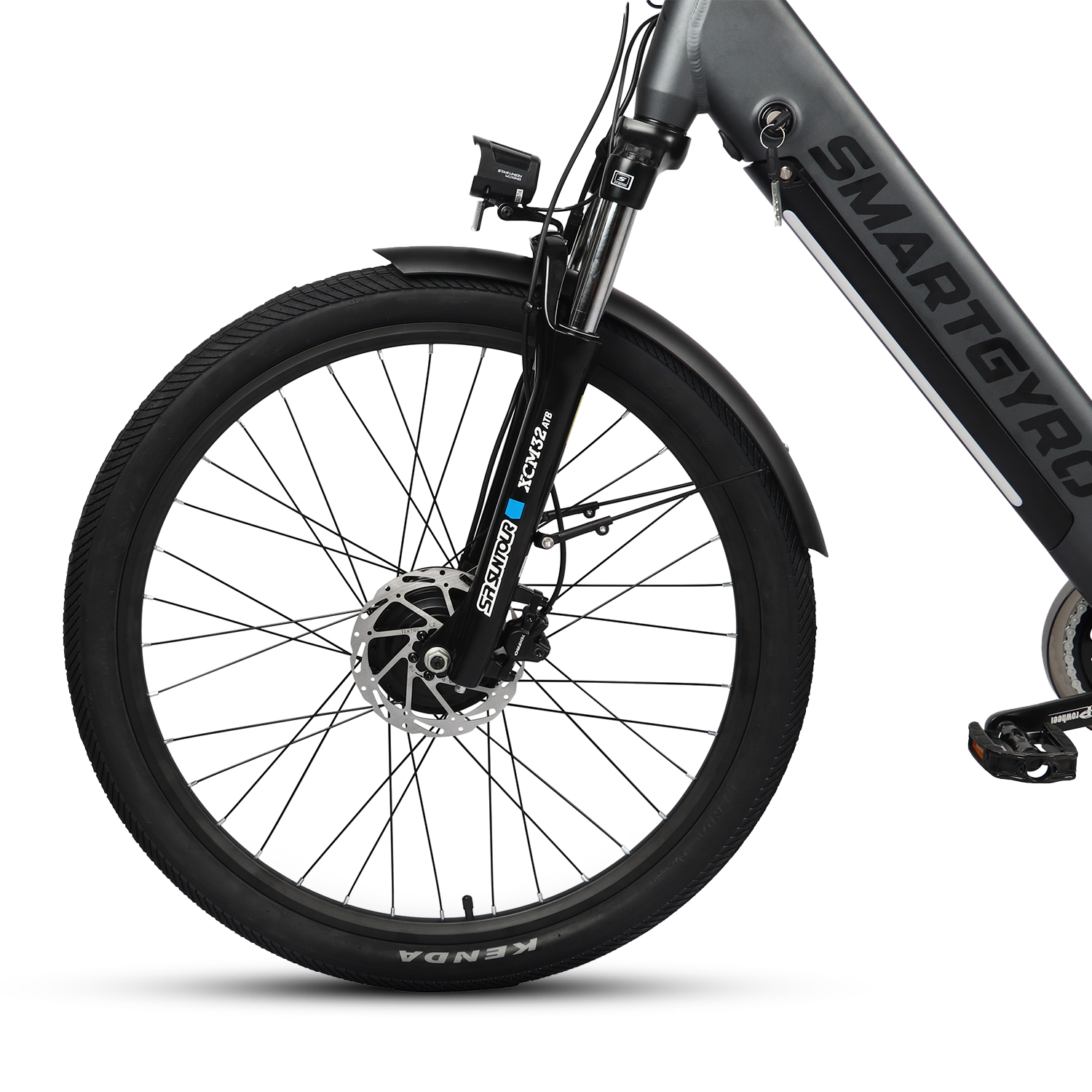 Rueda delantera y horquilla de una e-bike SmartGyro gris con freno de disco.