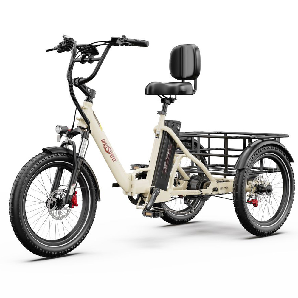 Un triciclo eléctrico color crema con cesta trasera y asiento negro.