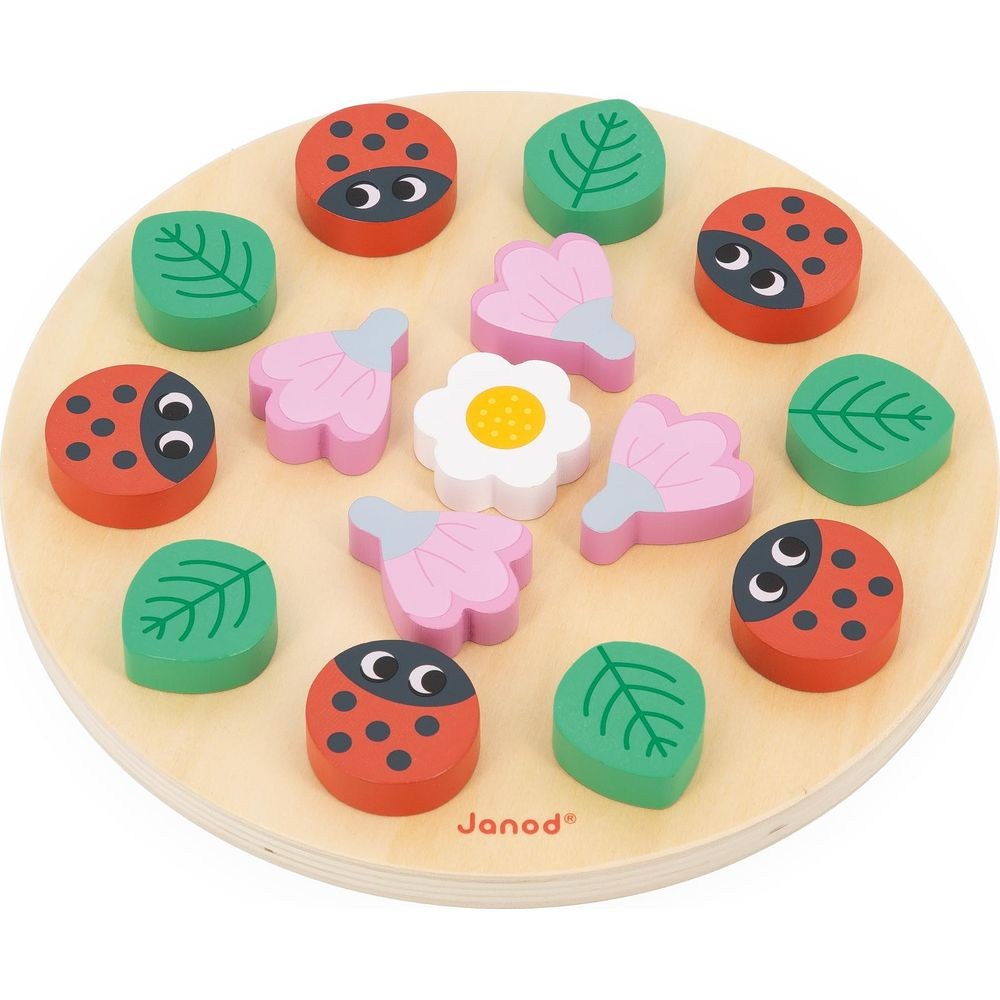 Cerchio di legno con coccinelle, foglie e fiori. Logo Janod visibile.