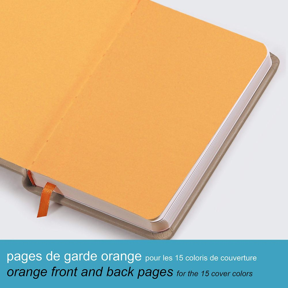 Ein offenes Notizbuch mit orangefarbenen Vorsatzblättern und einem orangefarbenen Lesezeichen.