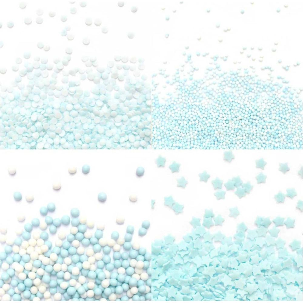 Vier Abschnitte mit blauen und weißen Zuckerstreuseln in verschiedenen Formen.