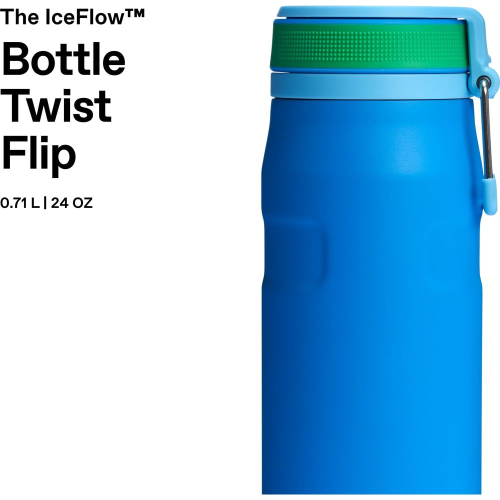 Una botella azul con tapa verde y azul claro, con un clip plateado.