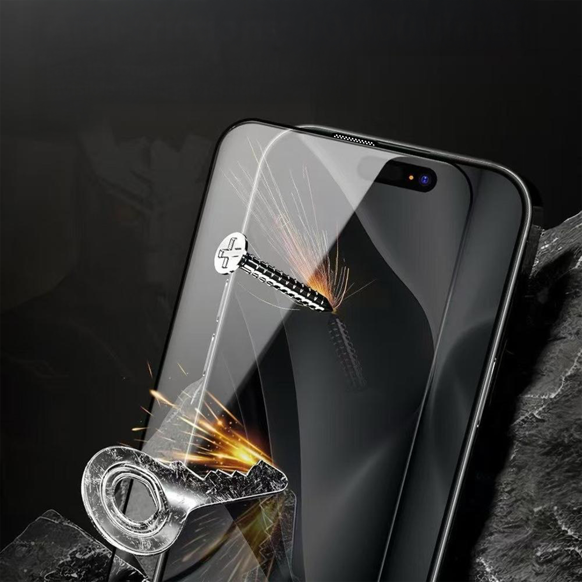 Una chiave perfora lo schermo di uno smartphone, volano scintille.