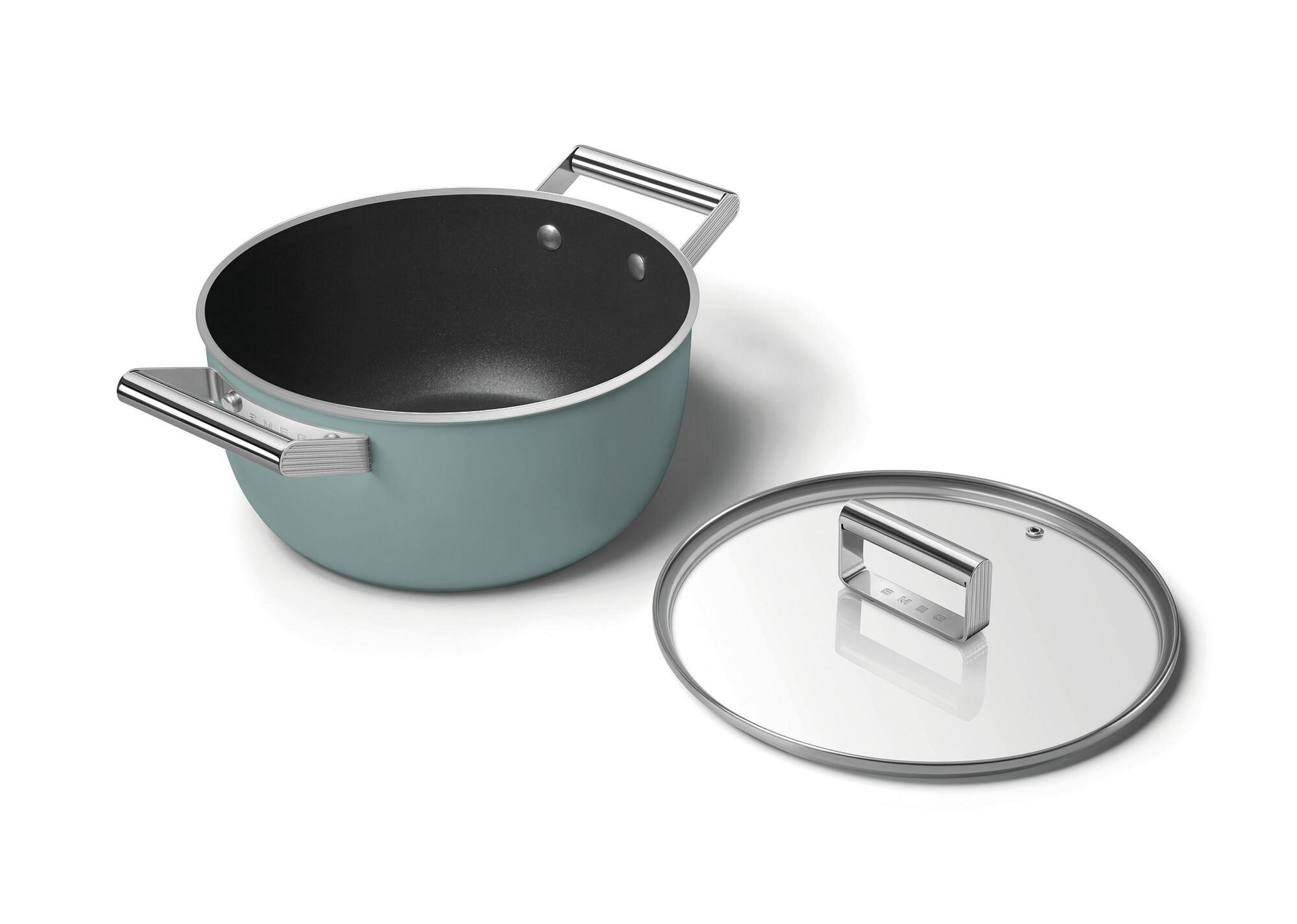 Una olla turquesa con dos asas y una tapa transparente al lado.