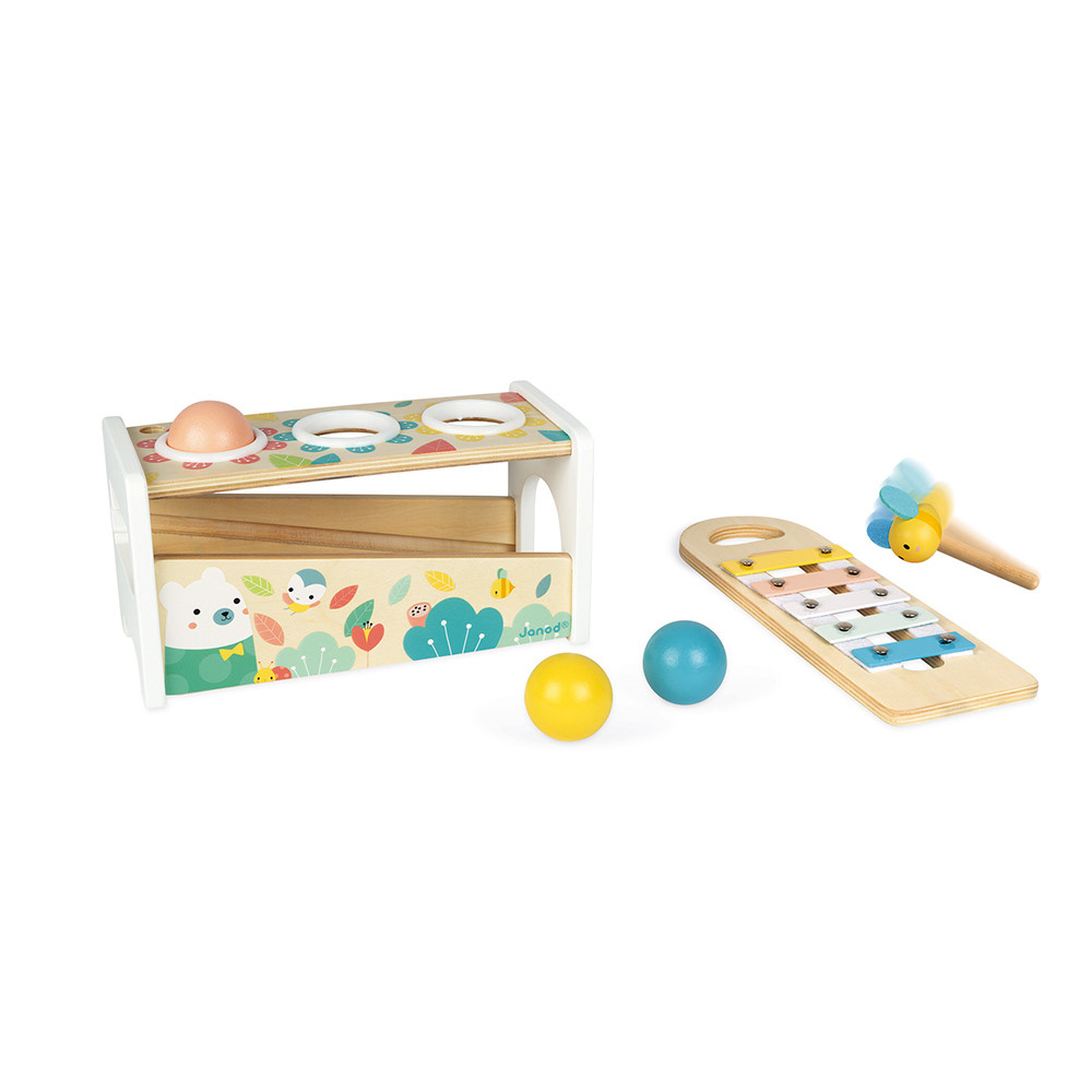 Holzspielzeug mit Bären, Bällen und Xylophon.