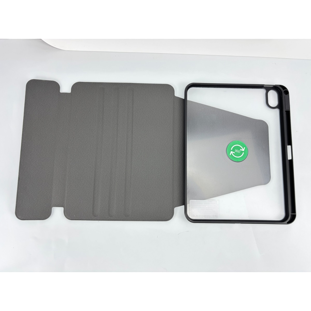 Custodia per tablet grigia aperta con cornice trasparente e adesivo 360 gradi.