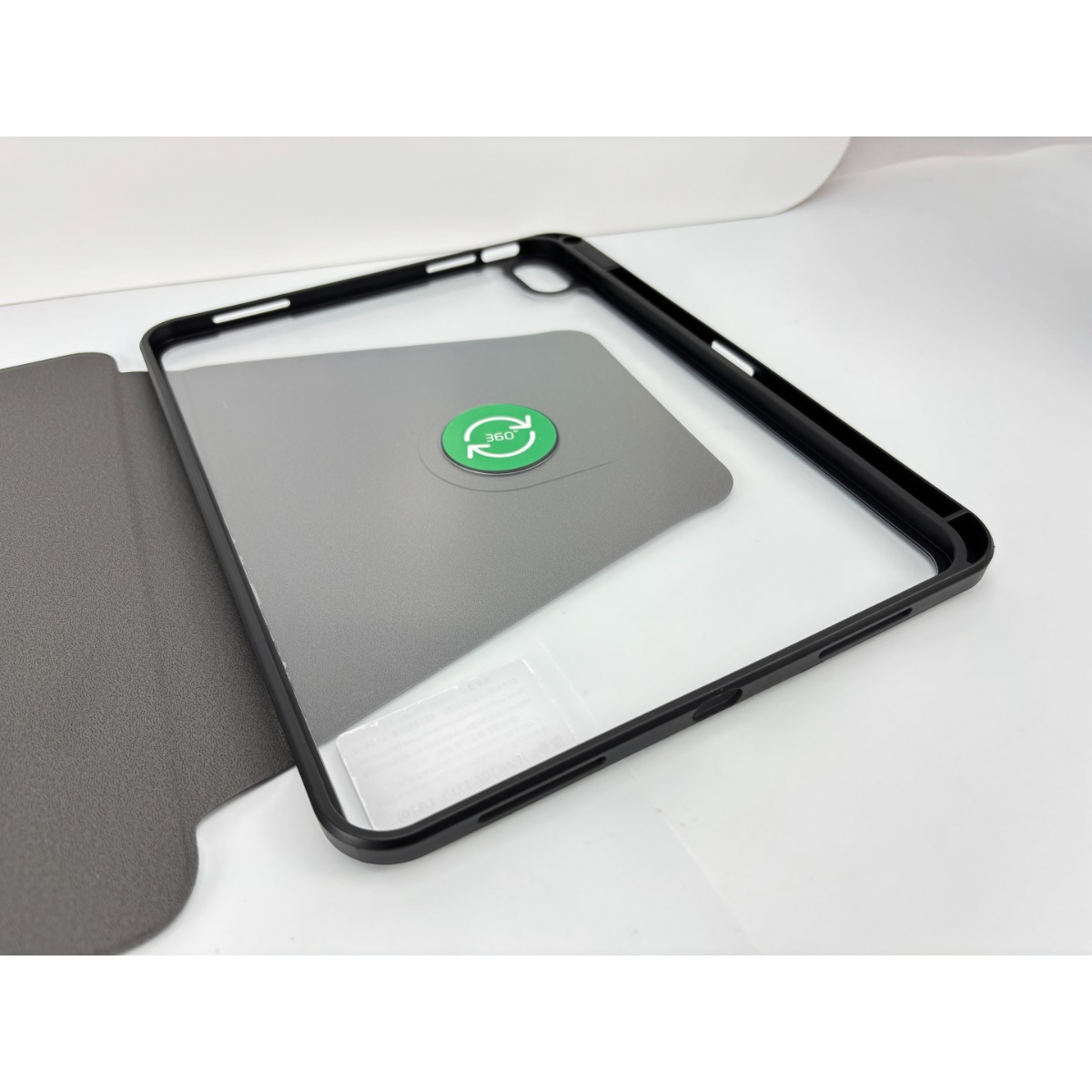 Custodia nera per tablet con copertina grigia e adesivo a 360 gradi.