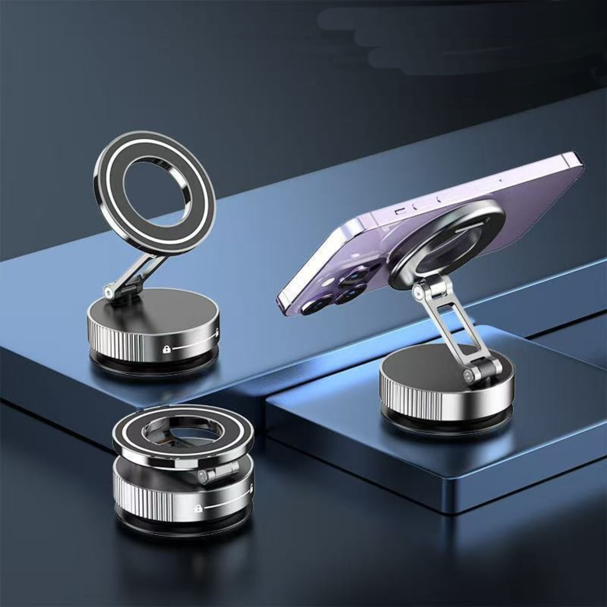 Silberne Handyhalterung mit magnetischem Ring, eine mit einem Telefon, eine freistehend.