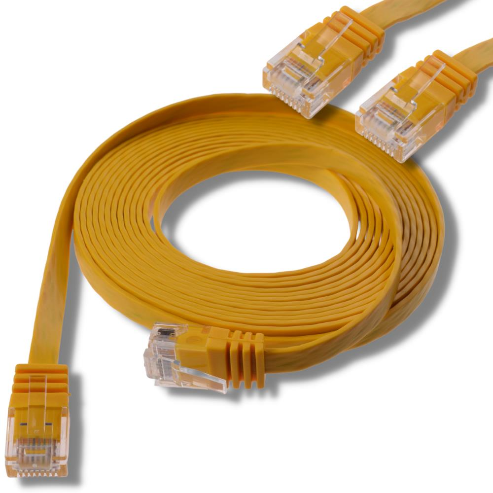 Üç RJ45 konektörlü sarı düz ağ kablosu.