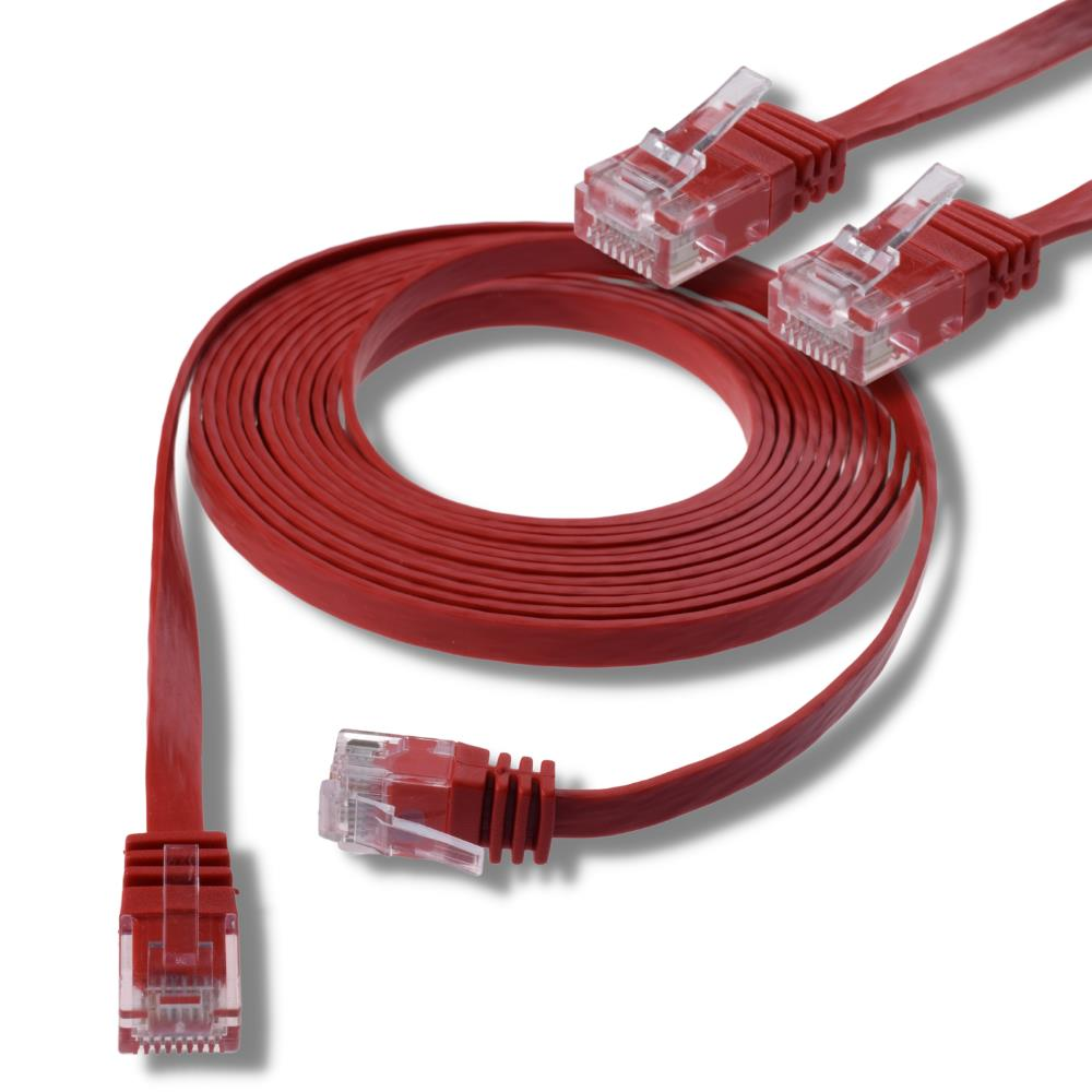 Üç RJ45 konektörlü kırmızı yassı ağ kablosu, biri sarılı.