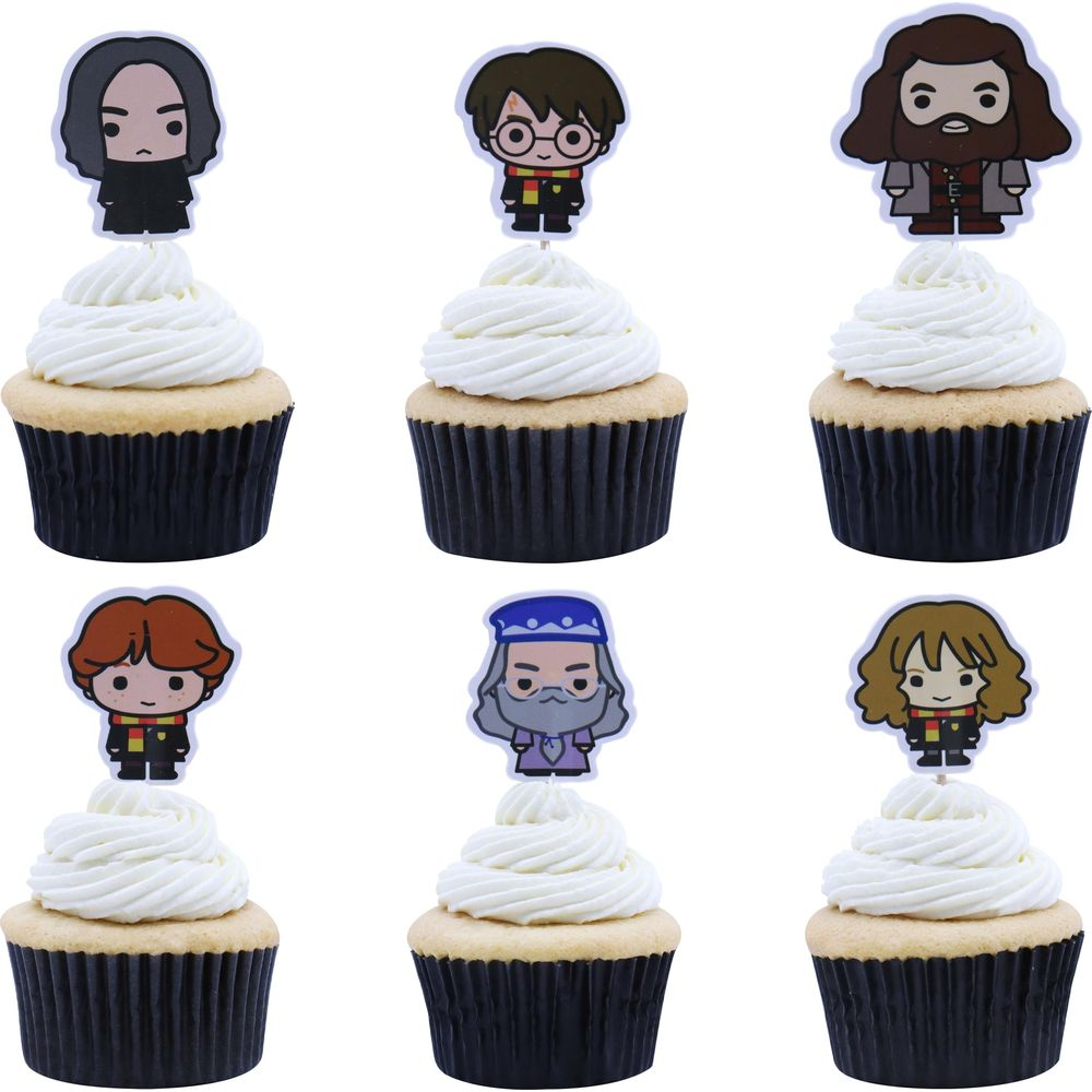 Sechs Cupcakes mit Buttercreme-Frosting und Harry-Potter-Charakter-Toppern.
