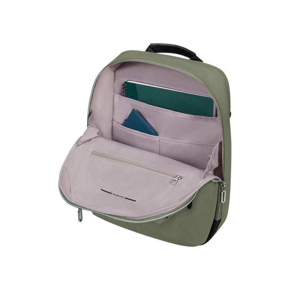 Grüner Rucksack mit offenem Hauptfach, Notizbuch und kleiner Tasche.