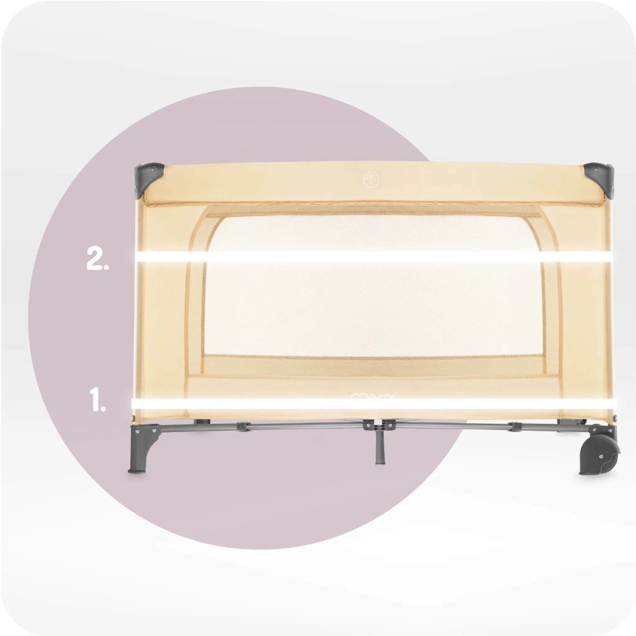 Una cuna beige con lados de malla y patas grises. Tiene dos niveles indicados.