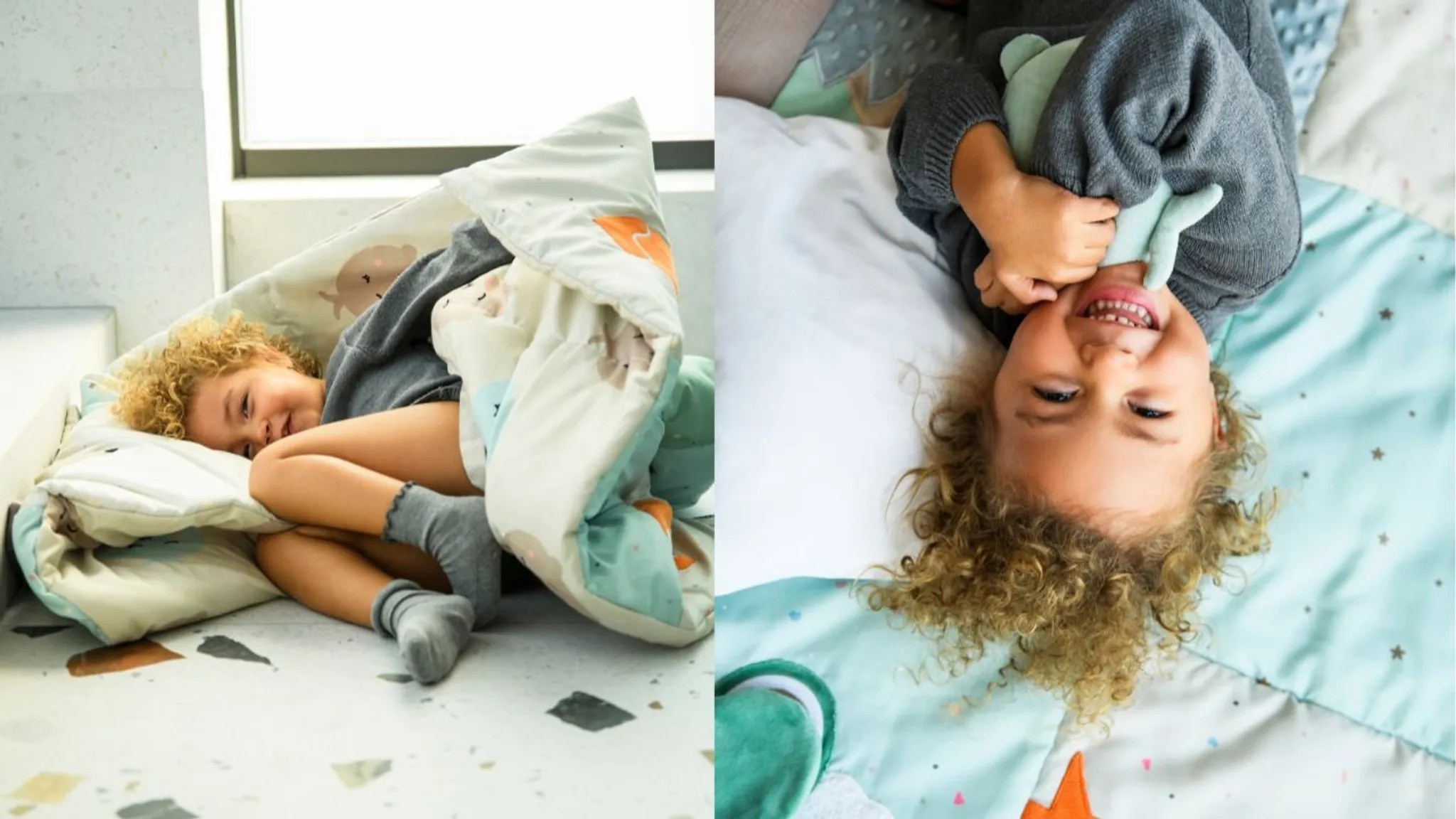 Ein Kind mit lockigen Haaren liegt in einer Decke. Auf der Decke sind Tiere.