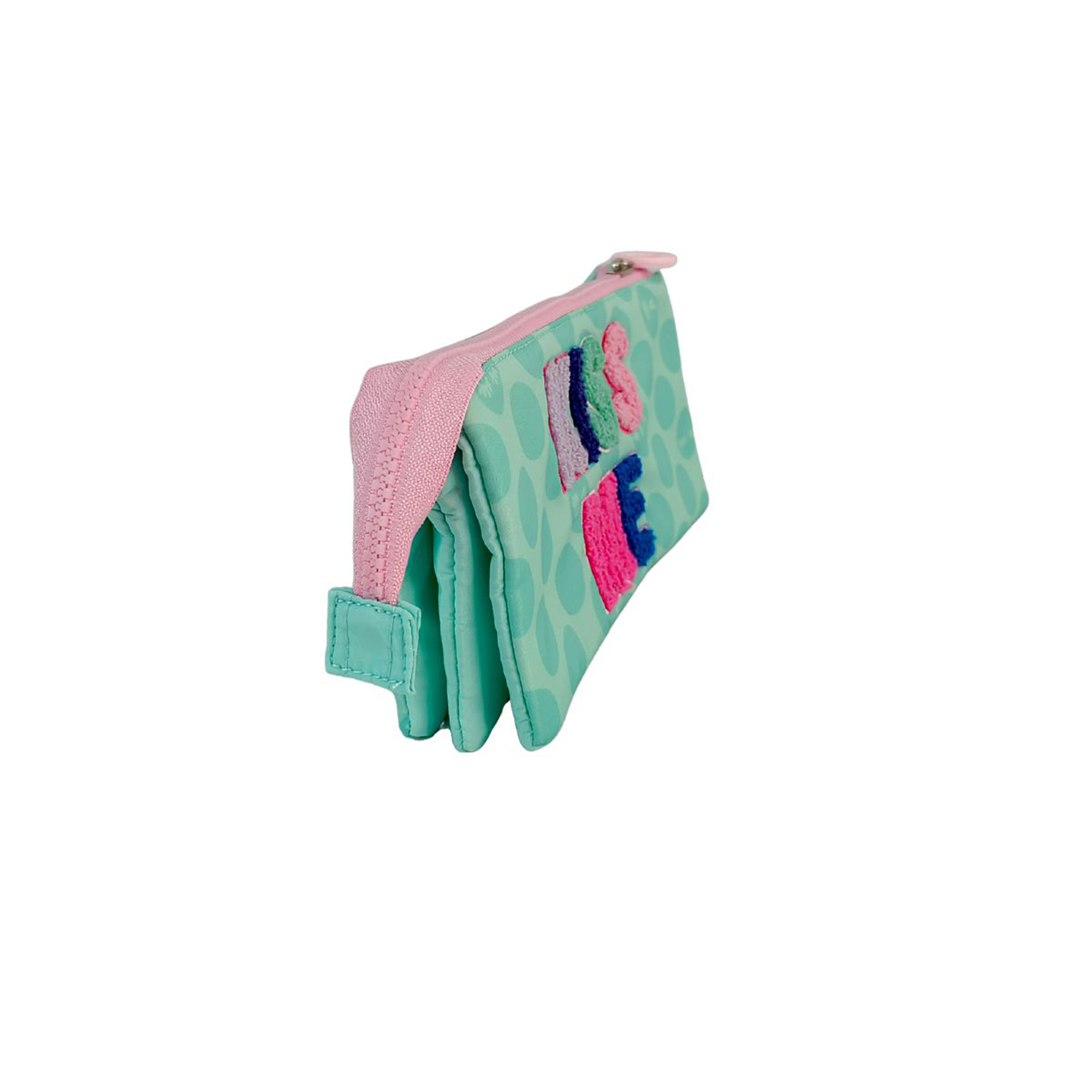 Una pochette turchese con pois e dettagli ricamati colorati.