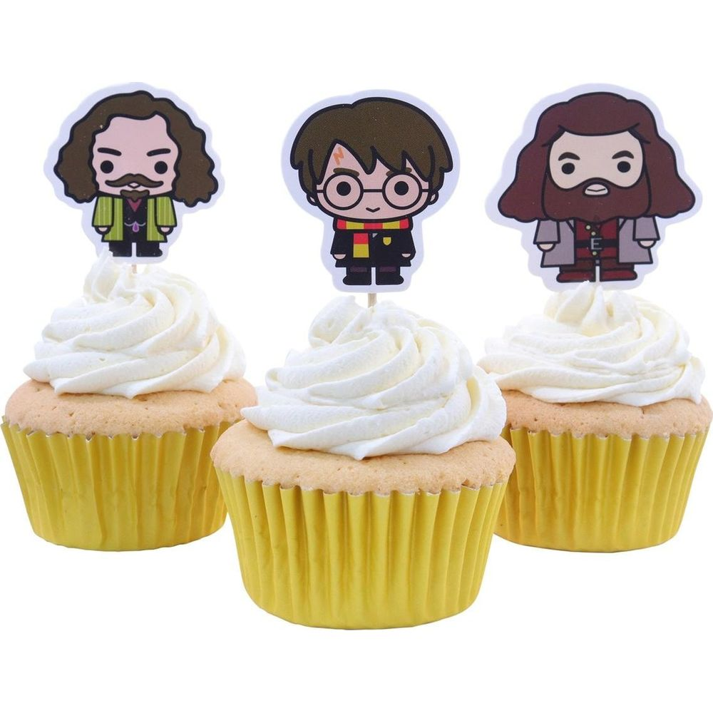 Drei Cupcakes mit weißem Zuckerguss und Harry-Potter-Figurenauflegern.