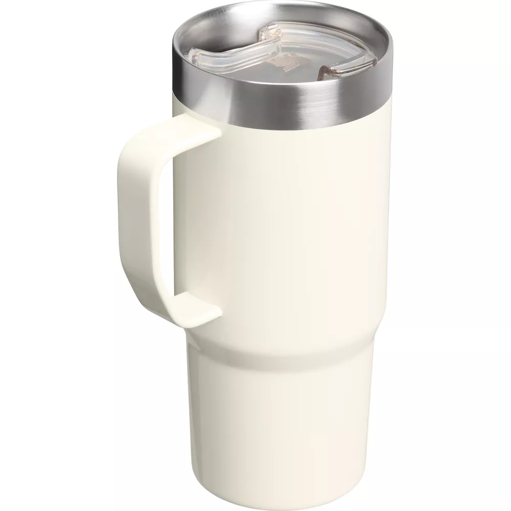 Eine cremefarbene Thermoskanne mit silbernem Deckel und weißem Griff, freigestellt.